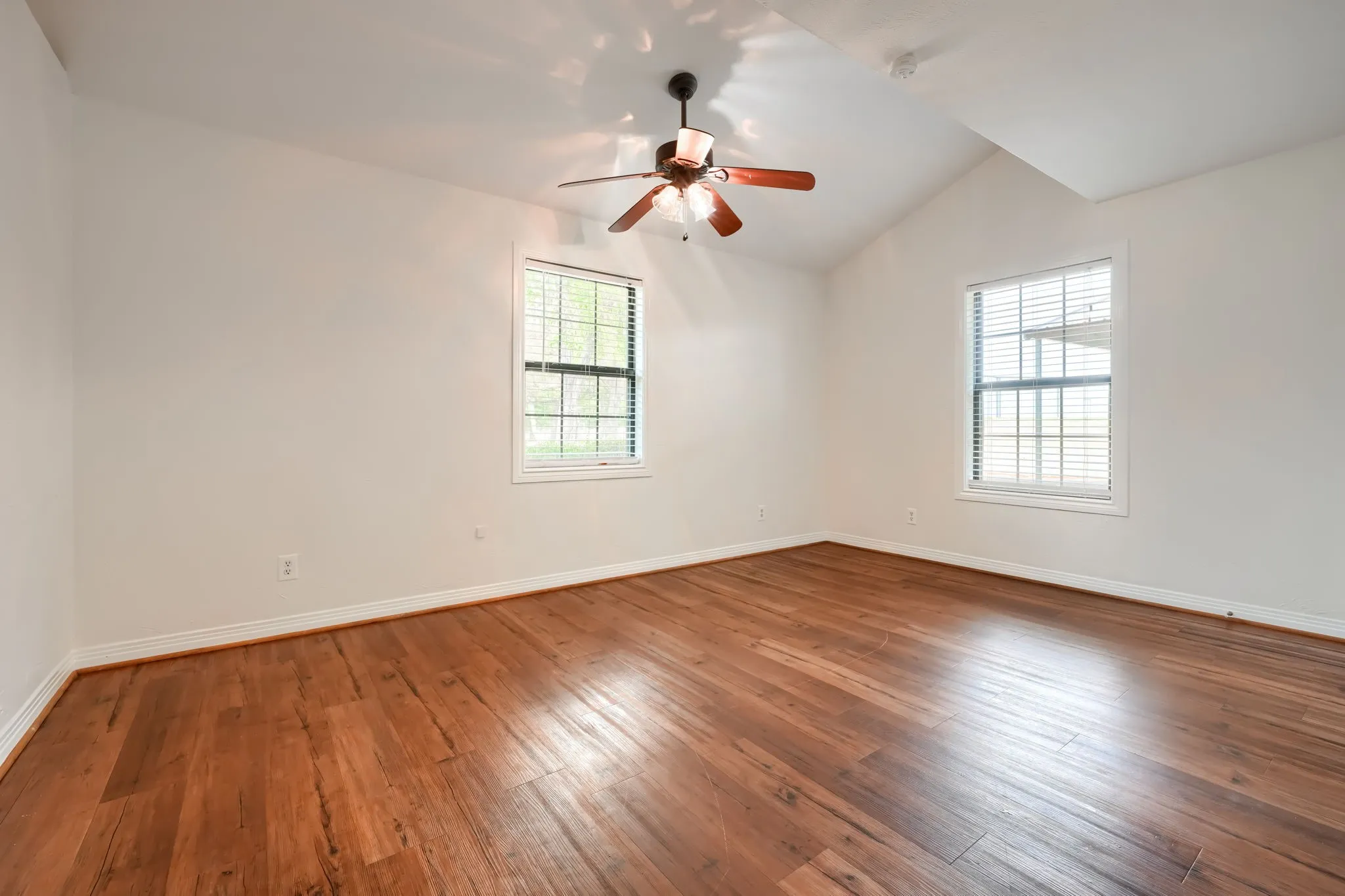Single Family Residence For Sale in Van Zandt County , 1078 1st Monday Lane, Canton, Texas 75103, 2 Bedroom, 2 Bathroom, Garage spaces, 1,368 Sqft, built in 1973, mls#21367034, Real Estate Agent in Canton, Homes For Sale in Van Zandt county, Homes For Sale in Canton, Realtor in Canton Texas, Real Estate Brokerage Independent Realty Texas, Luminita Cordes Realtor