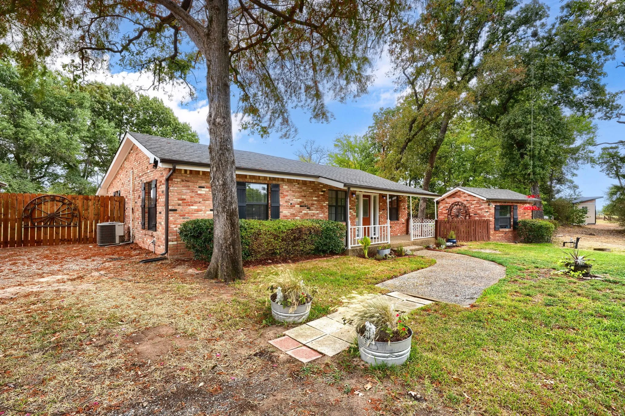 Single Family Residence For Sale in Van Zandt County , 1078 1st Monday Lane, Canton, Texas 75103, 2 Bedroom, 2 Bathroom, Garage spaces, 1,368 Sqft, built in 1973, mls#21367034, Real Estate Agent in Canton, Homes For Sale in Van Zandt county, Homes For Sale in Canton, Realtor in Canton Texas, Real Estate Brokerage Independent Realty Texas, Luminita Cordes Realtor