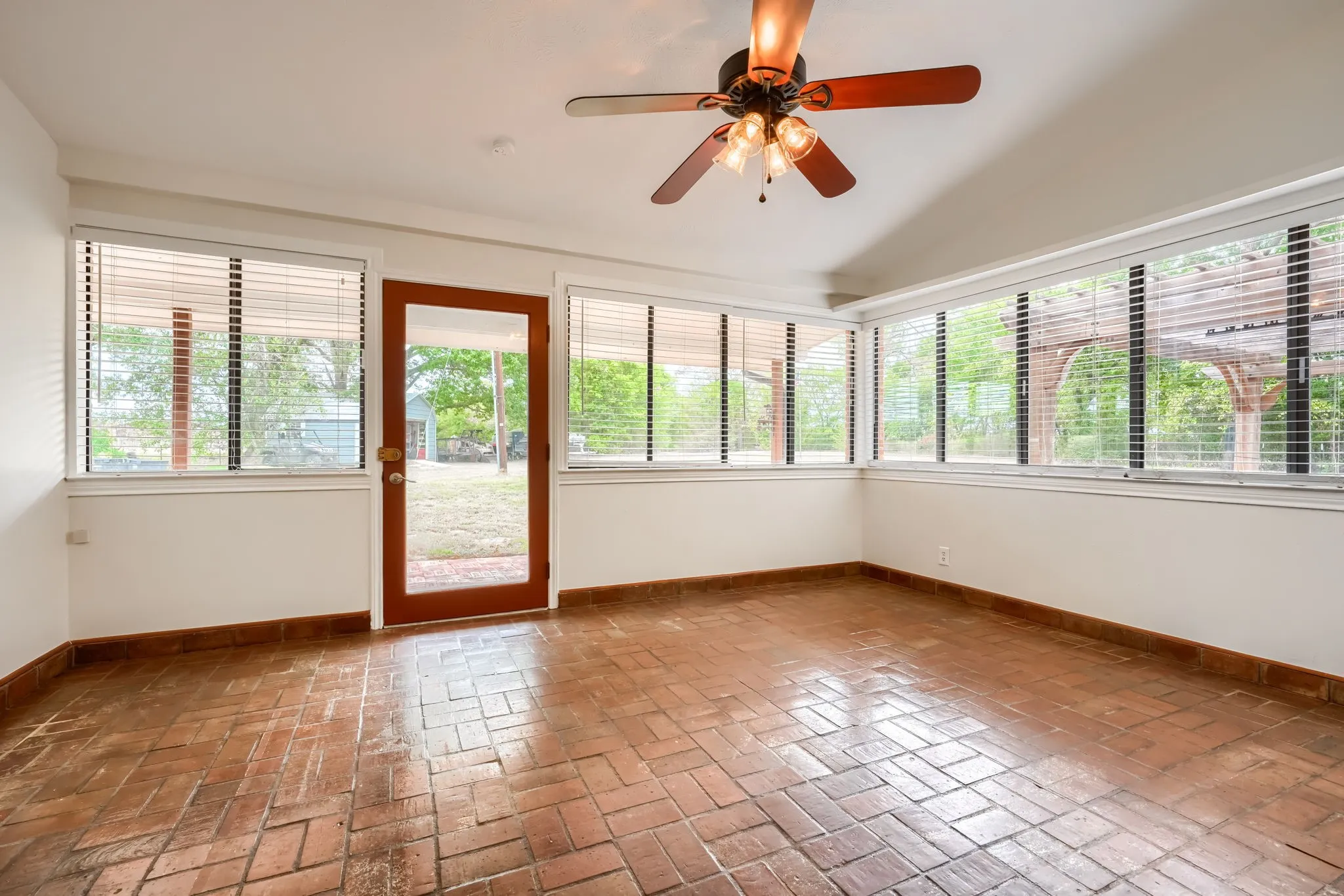 Single Family Residence For Sale in Van Zandt County , 1078 1st Monday Lane, Canton, Texas 75103, 2 Bedroom, 2 Bathroom, Garage spaces, 1,368 Sqft, built in 1973, mls#21367034, Real Estate Agent in Canton, Homes For Sale in Van Zandt county, Homes For Sale in Canton, Realtor in Canton Texas, Real Estate Brokerage Independent Realty Texas, Luminita Cordes Realtor