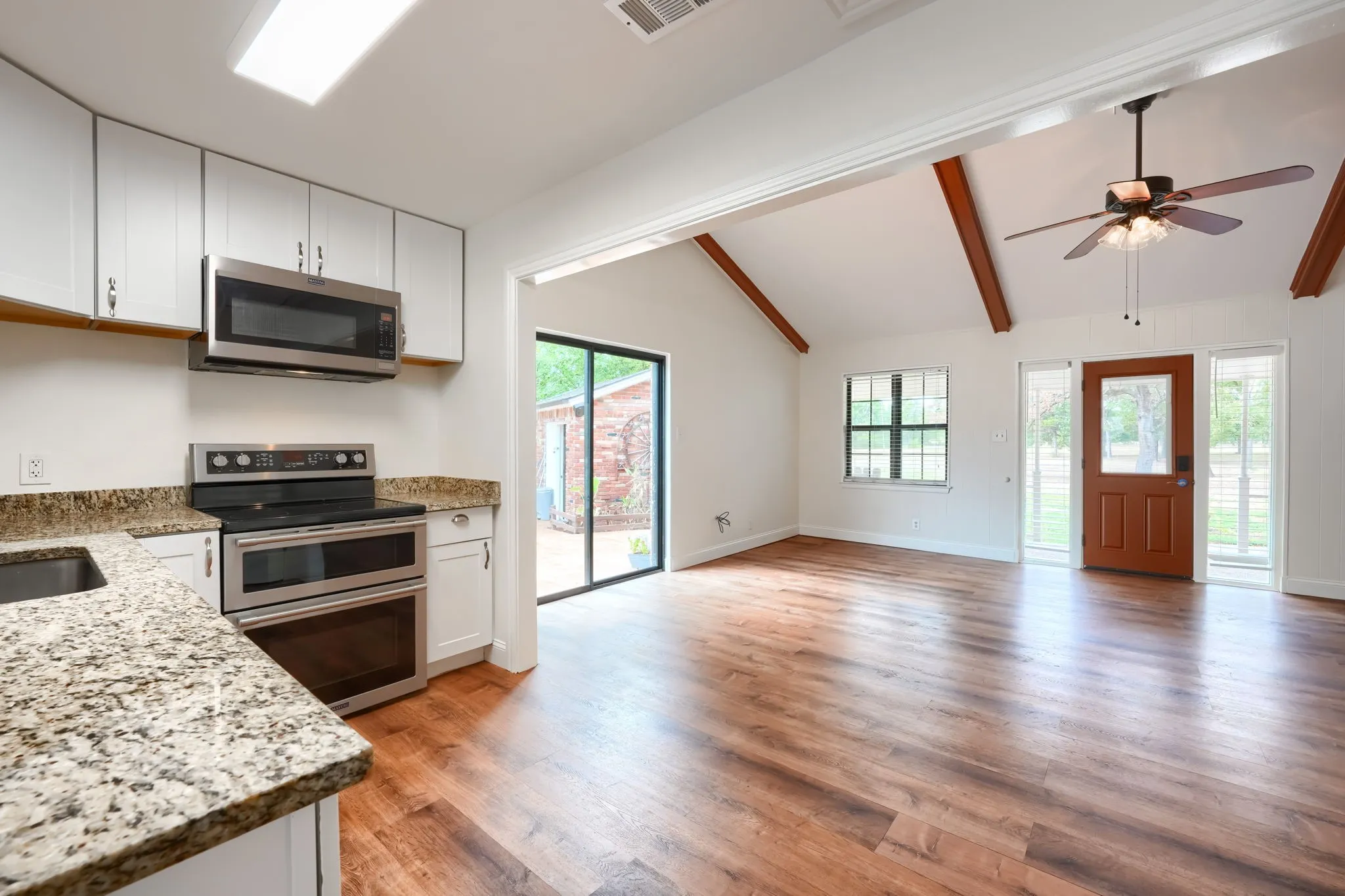 Single Family Residence For Sale in Van Zandt County , 1078 1st Monday Lane, Canton, Texas 75103, 2 Bedroom, 2 Bathroom, Garage spaces, 1,368 Sqft, built in 1973, mls#21367034, Real Estate Agent in Canton, Homes For Sale in Van Zandt county, Homes For Sale in Canton, Realtor in Canton Texas, Real Estate Brokerage Independent Realty Texas, Luminita Cordes Realtor