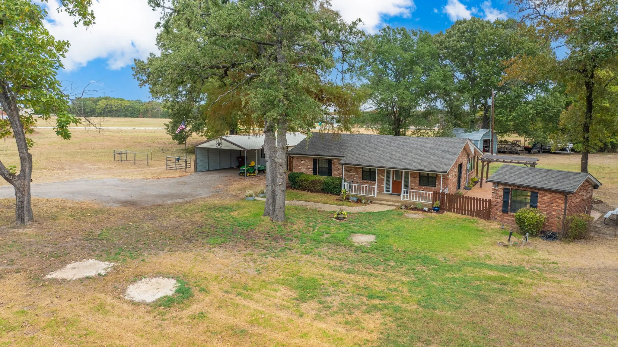 Single Family Residence For Sale in Van Zandt County , 1078 1st Monday Lane, Canton, Texas 75103, 2 Bedroom, 2 Bathroom, Garage spaces, 1,368 Sqft, built in 1973, mls#21367034, Real Estate Agent in Canton, Homes For Sale in Van Zandt county, Homes For Sale in Canton, Realtor in Canton Texas, Real Estate Brokerage Independent Realty Texas, Luminita Cordes Realtor