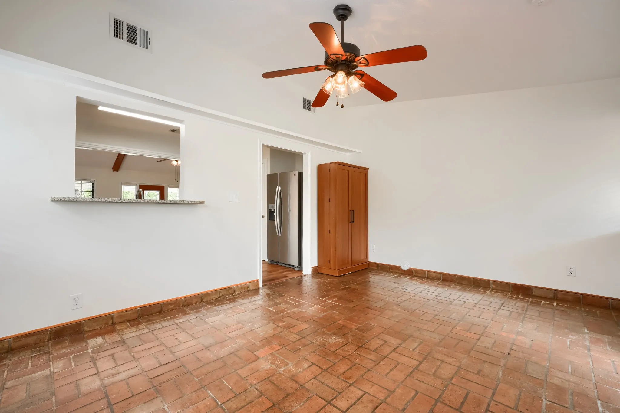 Single Family Residence For Sale in Van Zandt County , 1078 1st Monday Lane, Canton, Texas 75103, 2 Bedroom, 2 Bathroom, Garage spaces, 1,368 Sqft, built in 1973, mls#21367034, Real Estate Agent in Canton, Homes For Sale in Van Zandt county, Homes For Sale in Canton, Realtor in Canton Texas, Real Estate Brokerage Independent Realty Texas, Luminita Cordes Realtor