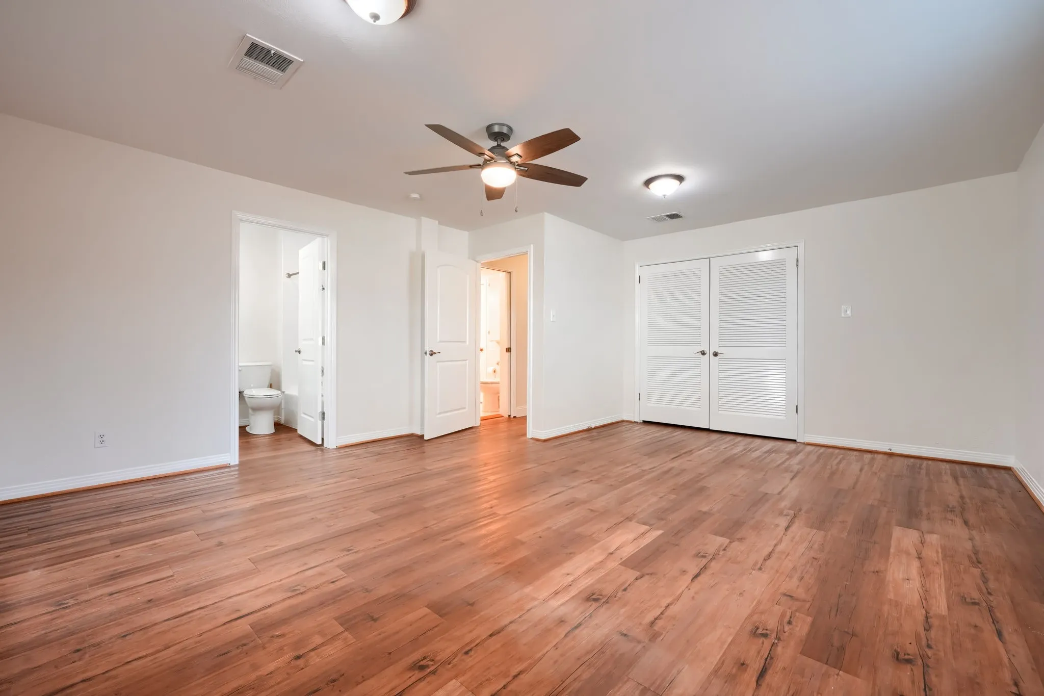 Single Family Residence For Sale in Van Zandt County , 1078 1st Monday Lane, Canton, Texas 75103, 2 Bedroom, 2 Bathroom, Garage spaces, 1,368 Sqft, built in 1973, mls#21367034, Real Estate Agent in Canton, Homes For Sale in Van Zandt county, Homes For Sale in Canton, Realtor in Canton Texas, Real Estate Brokerage Independent Realty Texas, Luminita Cordes Realtor
