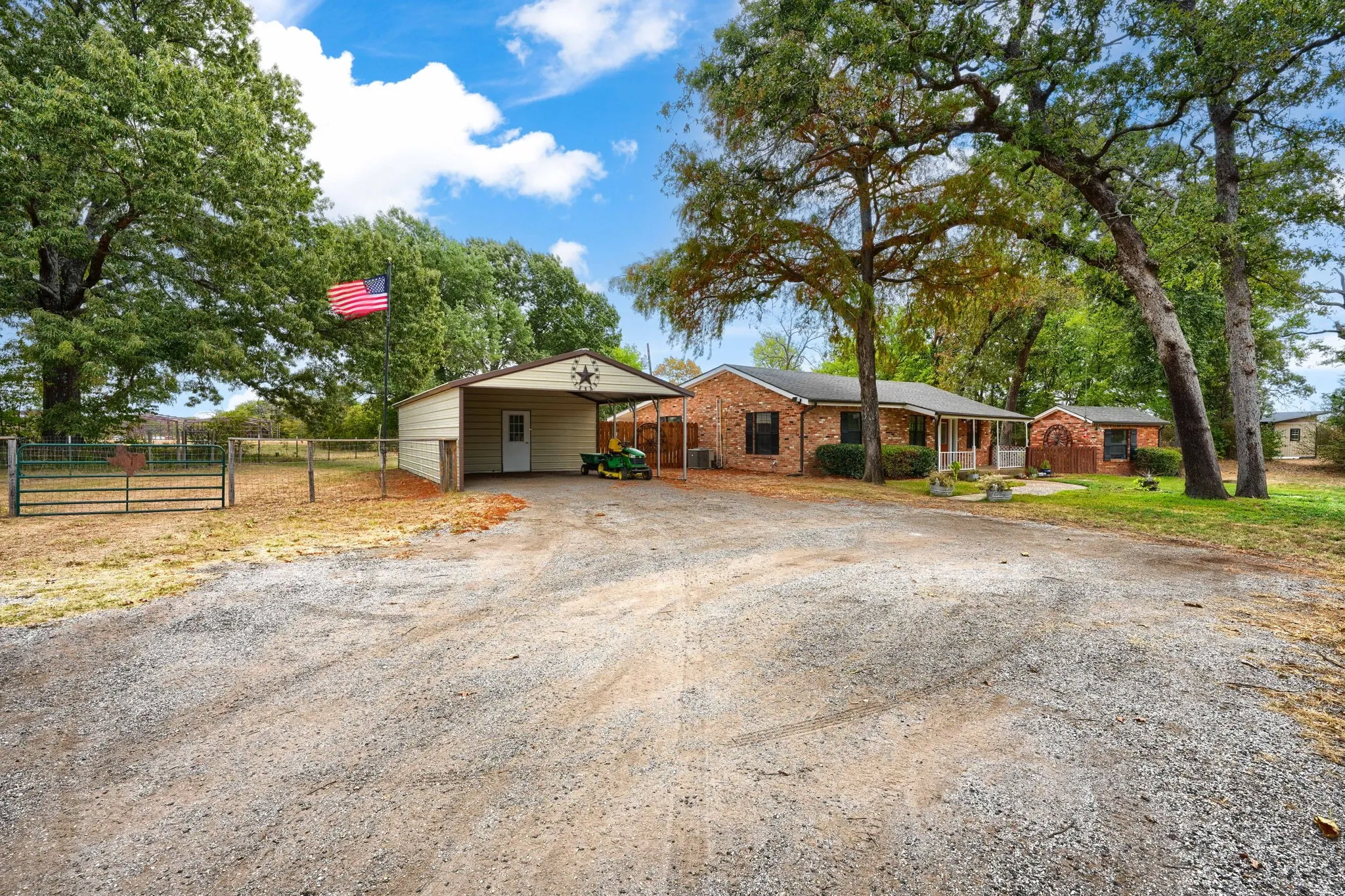 Single Family Residence For Sale in Van Zandt County , 1078 1st Monday Lane, Canton, Texas 75103, 2 Bedroom, 2 Bathroom, Garage spaces, 1,368 Sqft, built in 1973, mls#21367034, Real Estate Agent in Canton, Homes For Sale in Van Zandt county, Homes For Sale in Canton, Realtor in Canton Texas, Real Estate Brokerage Independent Realty Texas, Luminita Cordes Realtor