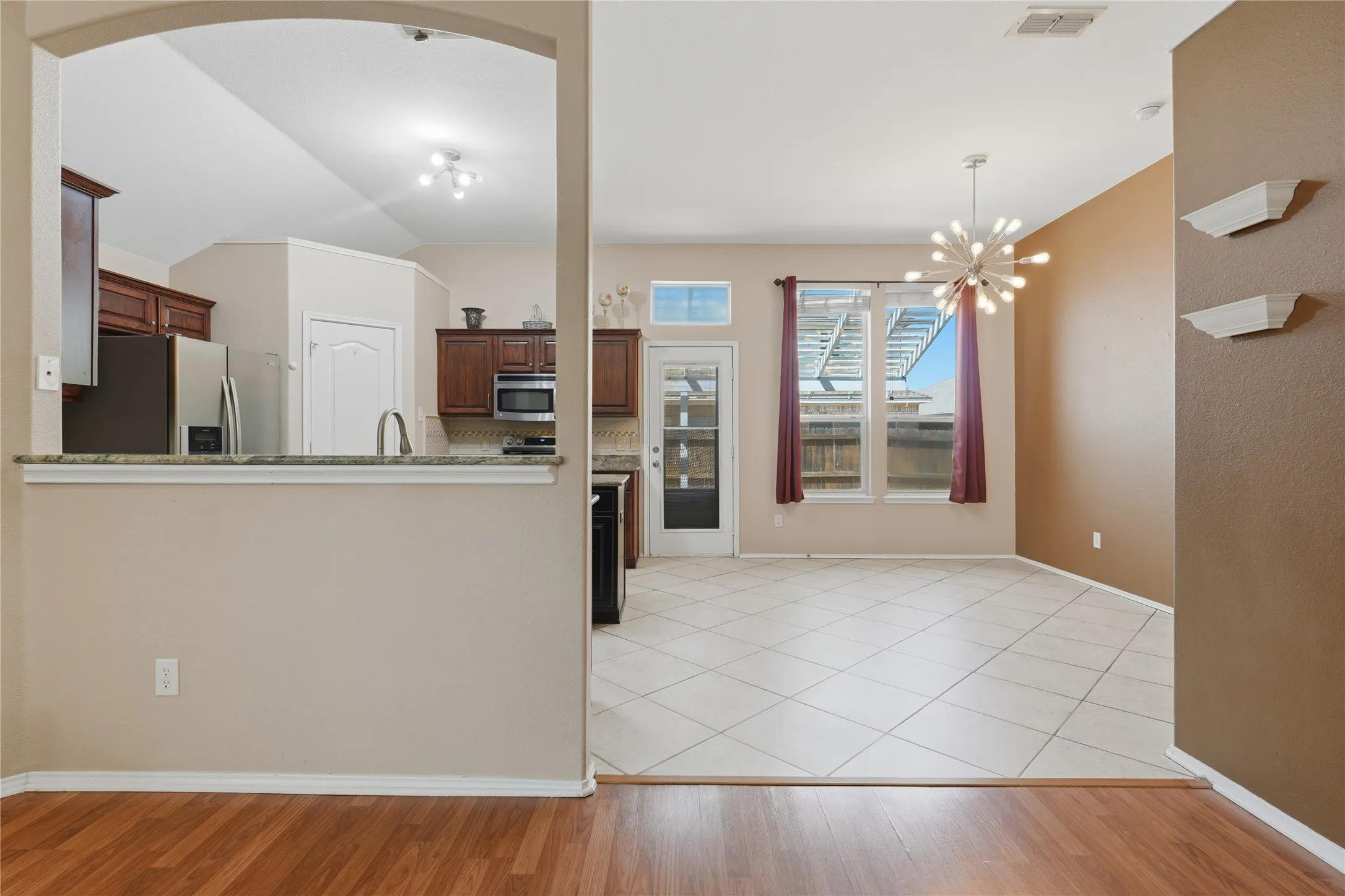 Single Family Residence For Sale in Tarrant County , 1104 Deedee Creek Drive, Euless, Texas 76040, 4 Bedroom, 2 Bathroom, 2 Garage spaces, 1,830 Sqft, built in 2003, mls#21367344, Real Estate Agent in Euless, Homes For Sale in Tarrant county, Homes For Sale in Euless, Realtor in Euless Texas, Real Estate Brokerage Independent Realty Texas, Luminita Cordes Realtor