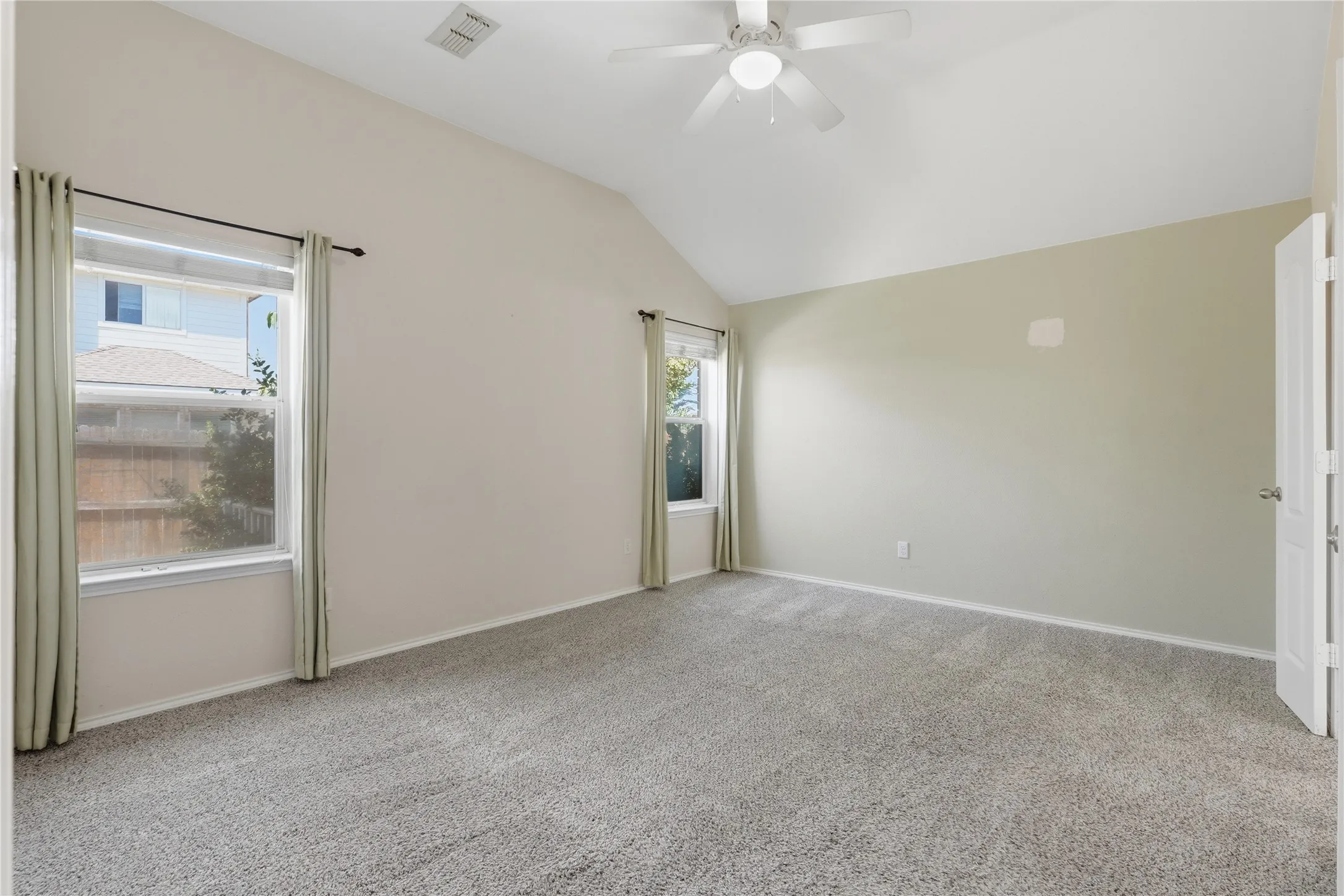 Single Family Residence For Sale in Tarrant County , 1104 Deedee Creek Drive, Euless, Texas 76040, 4 Bedroom, 2 Bathroom, 2 Garage spaces, 1,830 Sqft, built in 2003, mls#21367344, Real Estate Agent in Euless, Homes For Sale in Tarrant county, Homes For Sale in Euless, Realtor in Euless Texas, Real Estate Brokerage Independent Realty Texas, Luminita Cordes Realtor