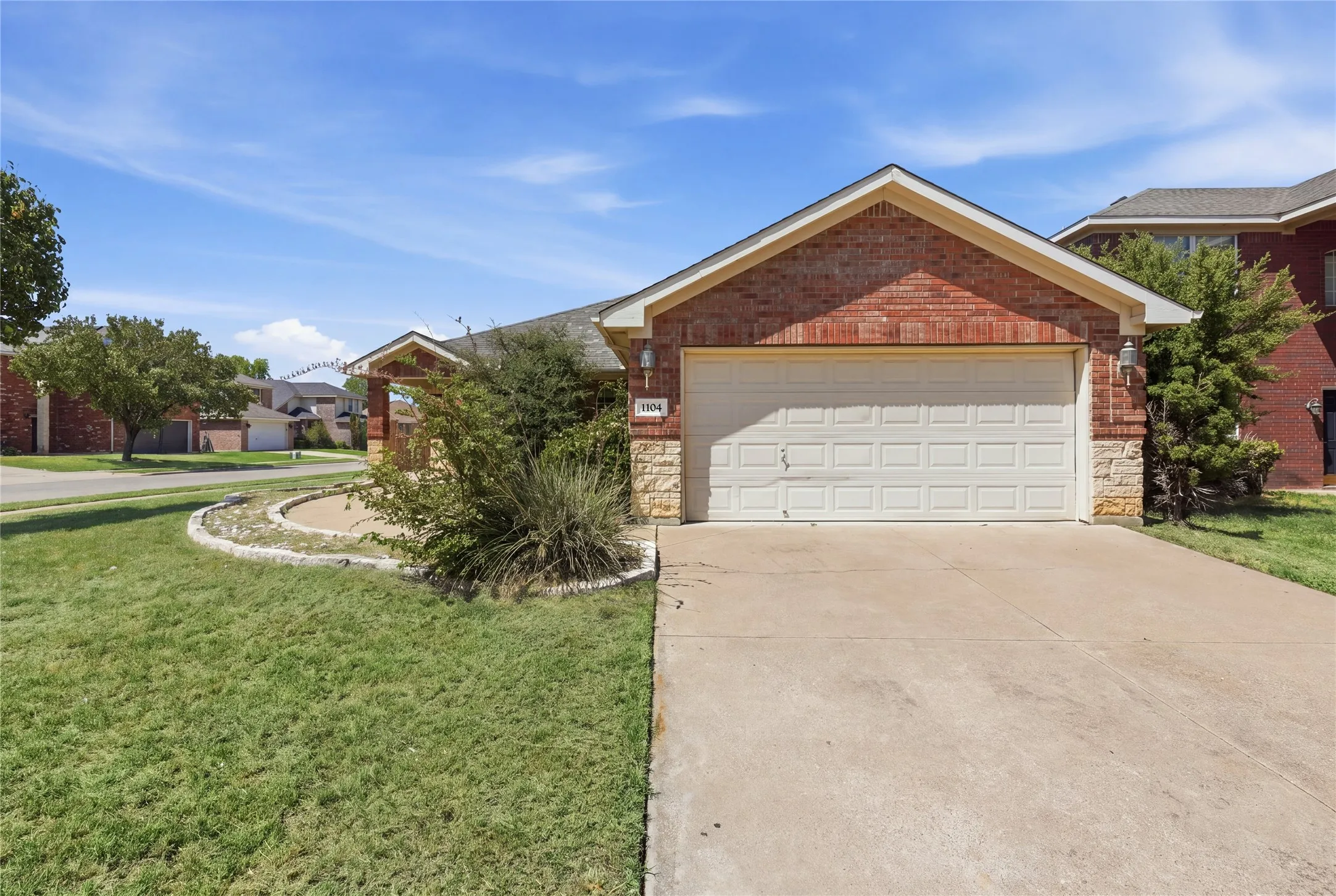 Single Family Residence For Sale in Tarrant County , 1104 Deedee Creek Drive, Euless, Texas 76040, 4 Bedroom, 2 Bathroom, 2 Garage spaces, 1,830 Sqft, built in 2003, mls#21367344, Real Estate Agent in Euless, Homes For Sale in Tarrant county, Homes For Sale in Euless, Realtor in Euless Texas, Real Estate Brokerage Independent Realty Texas, Luminita Cordes Realtor