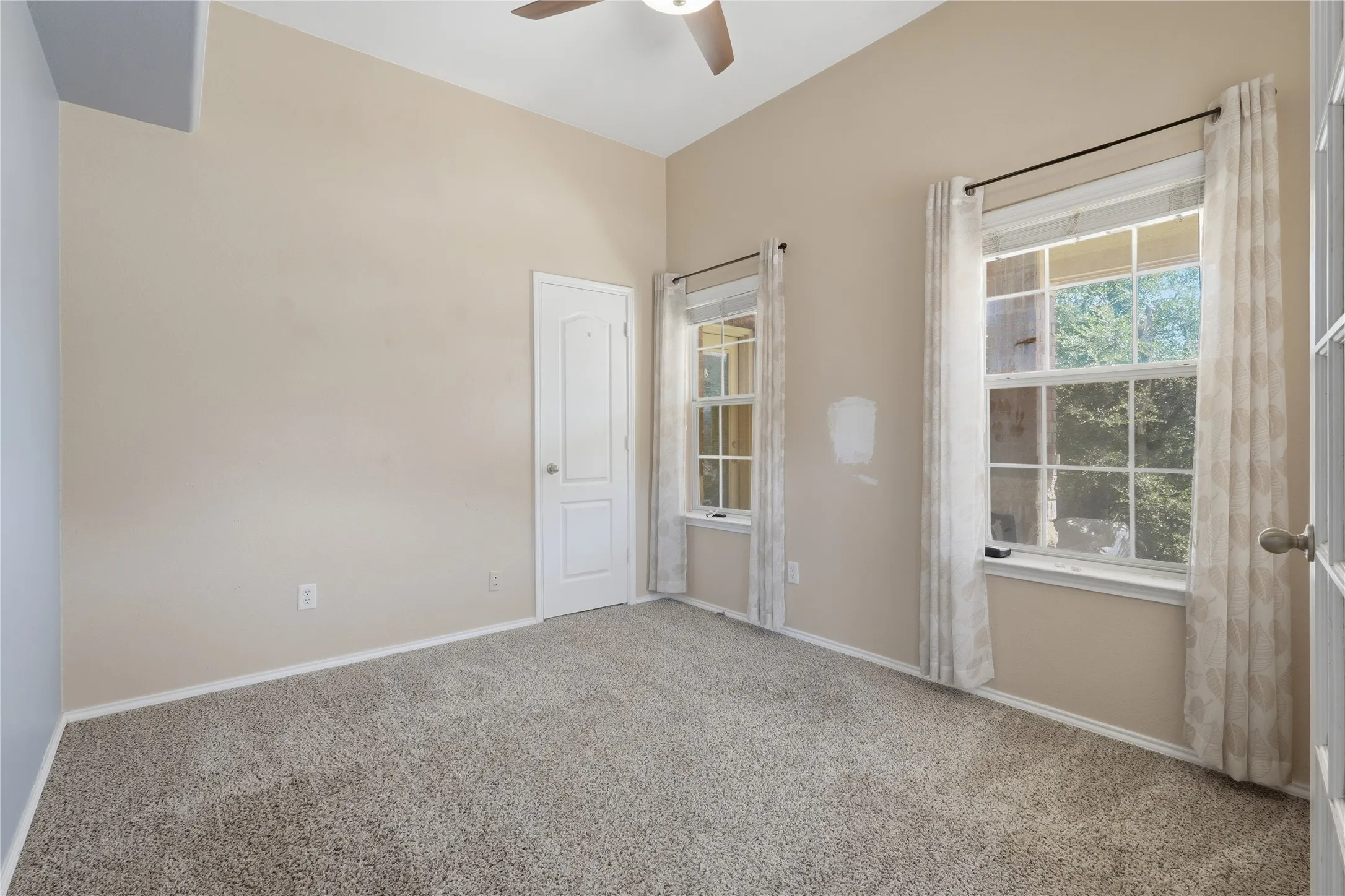 Single Family Residence For Sale in Tarrant County , 1104 Deedee Creek Drive, Euless, Texas 76040, 4 Bedroom, 2 Bathroom, 2 Garage spaces, 1,830 Sqft, built in 2003, mls#21367344, Real Estate Agent in Euless, Homes For Sale in Tarrant county, Homes For Sale in Euless, Realtor in Euless Texas, Real Estate Brokerage Independent Realty Texas, Luminita Cordes Realtor