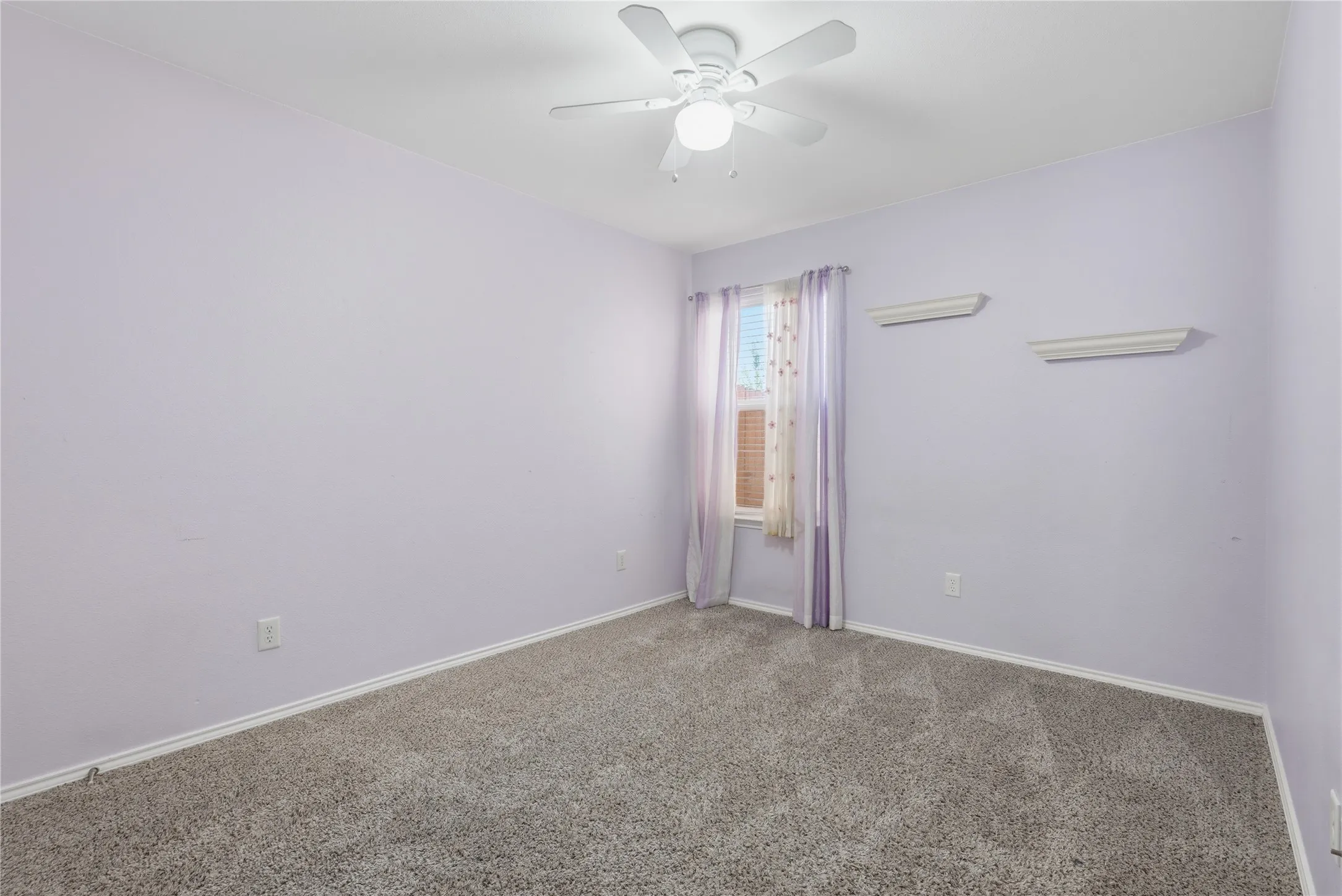 Single Family Residence For Sale in Tarrant County , 1104 Deedee Creek Drive, Euless, Texas 76040, 4 Bedroom, 2 Bathroom, 2 Garage spaces, 1,830 Sqft, built in 2003, mls#21367344, Real Estate Agent in Euless, Homes For Sale in Tarrant county, Homes For Sale in Euless, Realtor in Euless Texas, Real Estate Brokerage Independent Realty Texas, Luminita Cordes Realtor