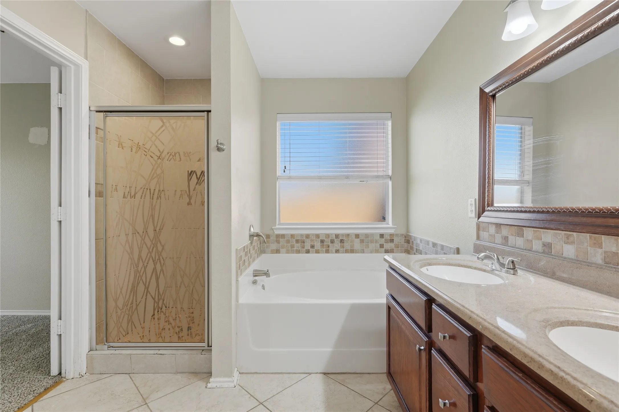 Single Family Residence For Sale in Tarrant County , 1104 Deedee Creek Drive, Euless, Texas 76040, 4 Bedroom, 2 Bathroom, 2 Garage spaces, 1,830 Sqft, built in 2003, mls#21367344, Real Estate Agent in Euless, Homes For Sale in Tarrant county, Homes For Sale in Euless, Realtor in Euless Texas, Real Estate Brokerage Independent Realty Texas, Luminita Cordes Realtor