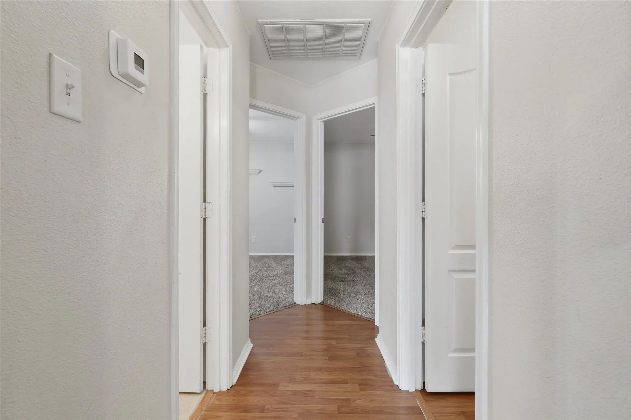Single Family Residence For Sale in Tarrant County , 1104 Deedee Creek Drive, Euless, Texas 76040, 4 Bedroom, 2 Bathroom, 2 Garage spaces, 1,830 Sqft, built in 2003, mls#21367344, Real Estate Agent in Euless, Homes For Sale in Tarrant county, Homes For Sale in Euless, Realtor in Euless Texas, Real Estate Brokerage Independent Realty Texas, Luminita Cordes Realtor
