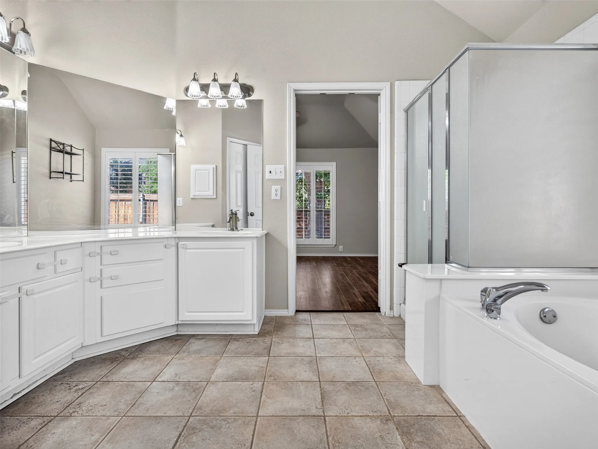 Single Family Residence For Sale in Denton County , 1049 Broken Spoke Drive, Little Elm, Texas 75068, 3 Bedroom, 2 Bathroom, 2 Garage spaces, 2,346 Sqft, built in 2001, mls#21367666, Real Estate Agent in Little Elm, Homes For Sale in Denton county, Homes For Sale in Little Elm, Realtor in Little Elm Texas, Real Estate Brokerage Independent Realty Texas, Luminita Cordes Realtor