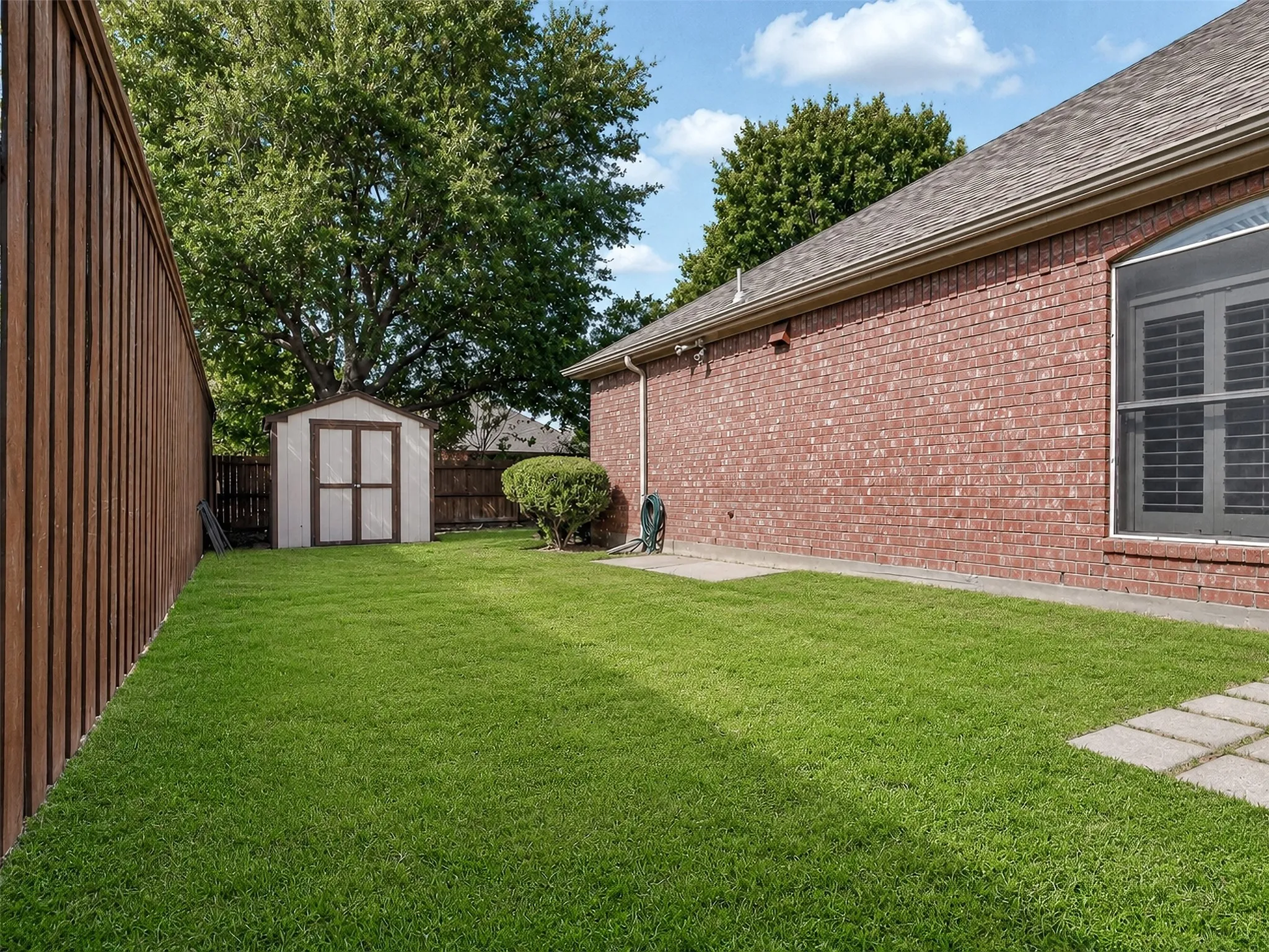 Single Family Residence For Sale in Denton County , 1049 Broken Spoke Drive, Little Elm, Texas 75068, 3 Bedroom, 2 Bathroom, 2 Garage spaces, 2,346 Sqft, built in 2001, mls#21367666, Real Estate Agent in Little Elm, Homes For Sale in Denton county, Homes For Sale in Little Elm, Realtor in Little Elm Texas, Real Estate Brokerage Independent Realty Texas, Luminita Cordes Realtor
