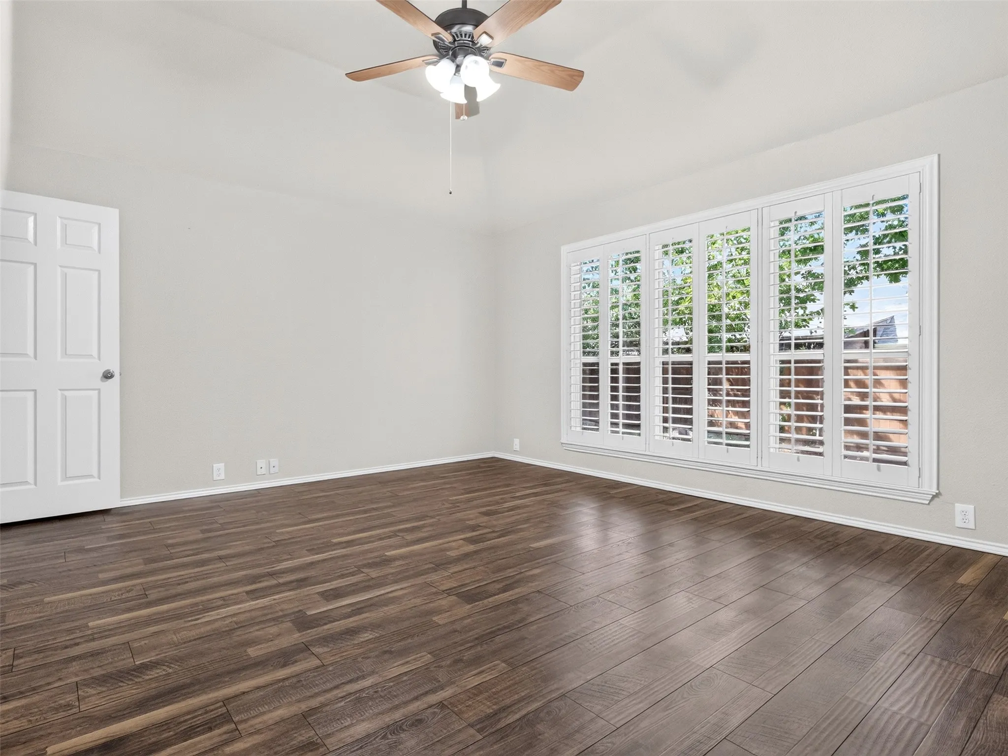 Single Family Residence For Sale in Denton County , 1049 Broken Spoke Drive, Little Elm, Texas 75068, 3 Bedroom, 2 Bathroom, 2 Garage spaces, 2,346 Sqft, built in 2001, mls#21367666, Real Estate Agent in Little Elm, Homes For Sale in Denton county, Homes For Sale in Little Elm, Realtor in Little Elm Texas, Real Estate Brokerage Independent Realty Texas, Luminita Cordes Realtor