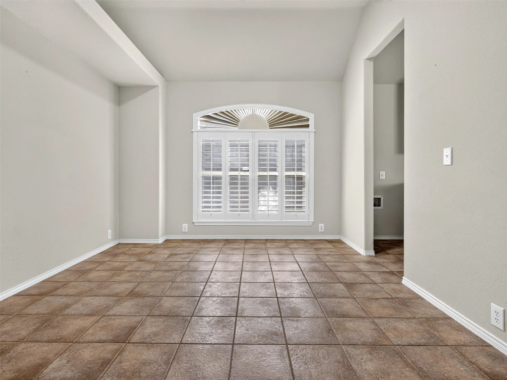 Single Family Residence For Sale in Denton County , 1049 Broken Spoke Drive, Little Elm, Texas 75068, 3 Bedroom, 2 Bathroom, 2 Garage spaces, 2,346 Sqft, built in 2001, mls#21367666, Real Estate Agent in Little Elm, Homes For Sale in Denton county, Homes For Sale in Little Elm, Realtor in Little Elm Texas, Real Estate Brokerage Independent Realty Texas, Luminita Cordes Realtor