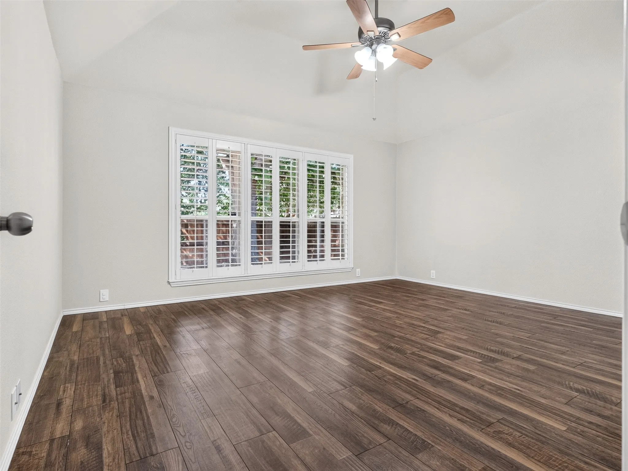 Single Family Residence For Sale in Denton County , 1049 Broken Spoke Drive, Little Elm, Texas 75068, 3 Bedroom, 2 Bathroom, 2 Garage spaces, 2,346 Sqft, built in 2001, mls#21367666, Real Estate Agent in Little Elm, Homes For Sale in Denton county, Homes For Sale in Little Elm, Realtor in Little Elm Texas, Real Estate Brokerage Independent Realty Texas, Luminita Cordes Realtor