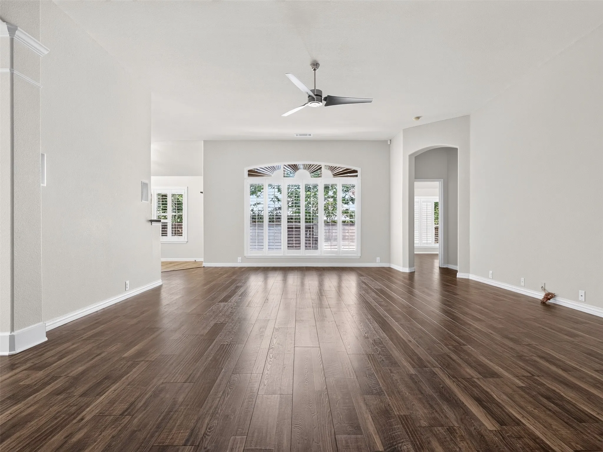 Single Family Residence For Sale in Denton County , 1049 Broken Spoke Drive, Little Elm, Texas 75068, 3 Bedroom, 2 Bathroom, 2 Garage spaces, 2,346 Sqft, built in 2001, mls#21367666, Real Estate Agent in Little Elm, Homes For Sale in Denton county, Homes For Sale in Little Elm, Realtor in Little Elm Texas, Real Estate Brokerage Independent Realty Texas, Luminita Cordes Realtor