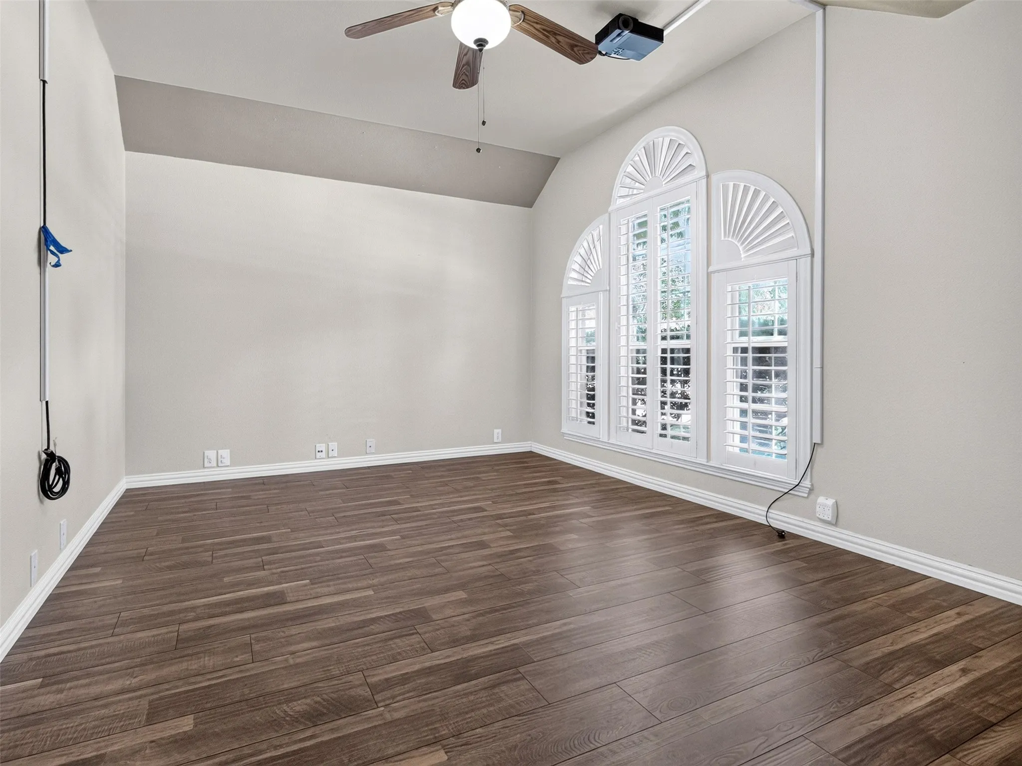 Single Family Residence For Sale in Denton County , 1049 Broken Spoke Drive, Little Elm, Texas 75068, 3 Bedroom, 2 Bathroom, 2 Garage spaces, 2,346 Sqft, built in 2001, mls#21367666, Real Estate Agent in Little Elm, Homes For Sale in Denton county, Homes For Sale in Little Elm, Realtor in Little Elm Texas, Real Estate Brokerage Independent Realty Texas, Luminita Cordes Realtor