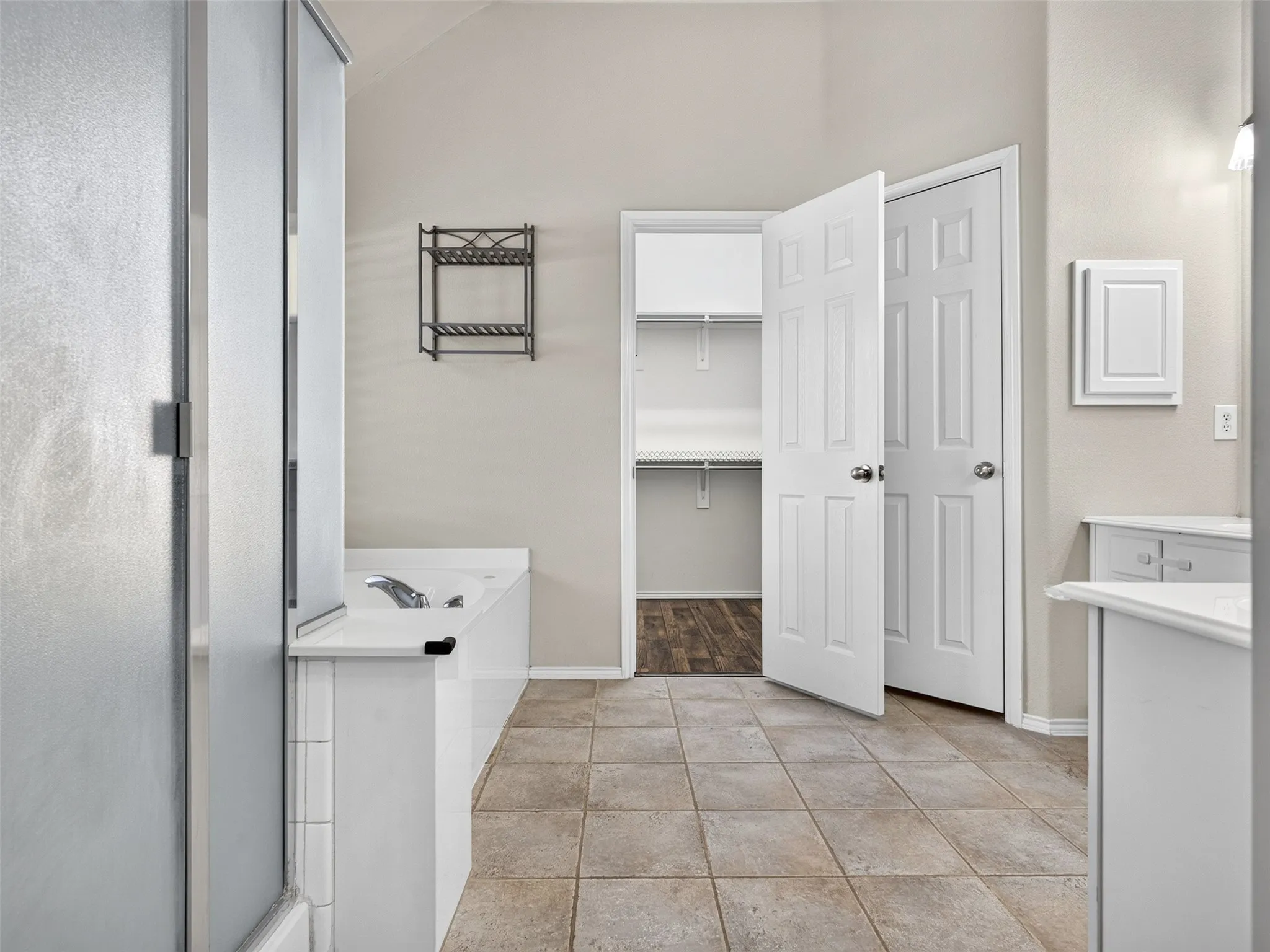 Single Family Residence For Sale in Denton County , 1049 Broken Spoke Drive, Little Elm, Texas 75068, 3 Bedroom, 2 Bathroom, 2 Garage spaces, 2,346 Sqft, built in 2001, mls#21367666, Real Estate Agent in Little Elm, Homes For Sale in Denton county, Homes For Sale in Little Elm, Realtor in Little Elm Texas, Real Estate Brokerage Independent Realty Texas, Luminita Cordes Realtor
