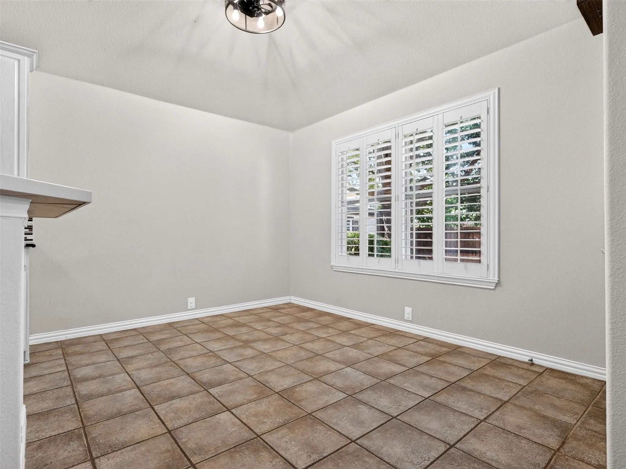 Single Family Residence For Sale in Denton County , 1049 Broken Spoke Drive, Little Elm, Texas 75068, 3 Bedroom, 2 Bathroom, 2 Garage spaces, 2,346 Sqft, built in 2001, mls#21367666, Real Estate Agent in Little Elm, Homes For Sale in Denton county, Homes For Sale in Little Elm, Realtor in Little Elm Texas, Real Estate Brokerage Independent Realty Texas, Luminita Cordes Realtor
