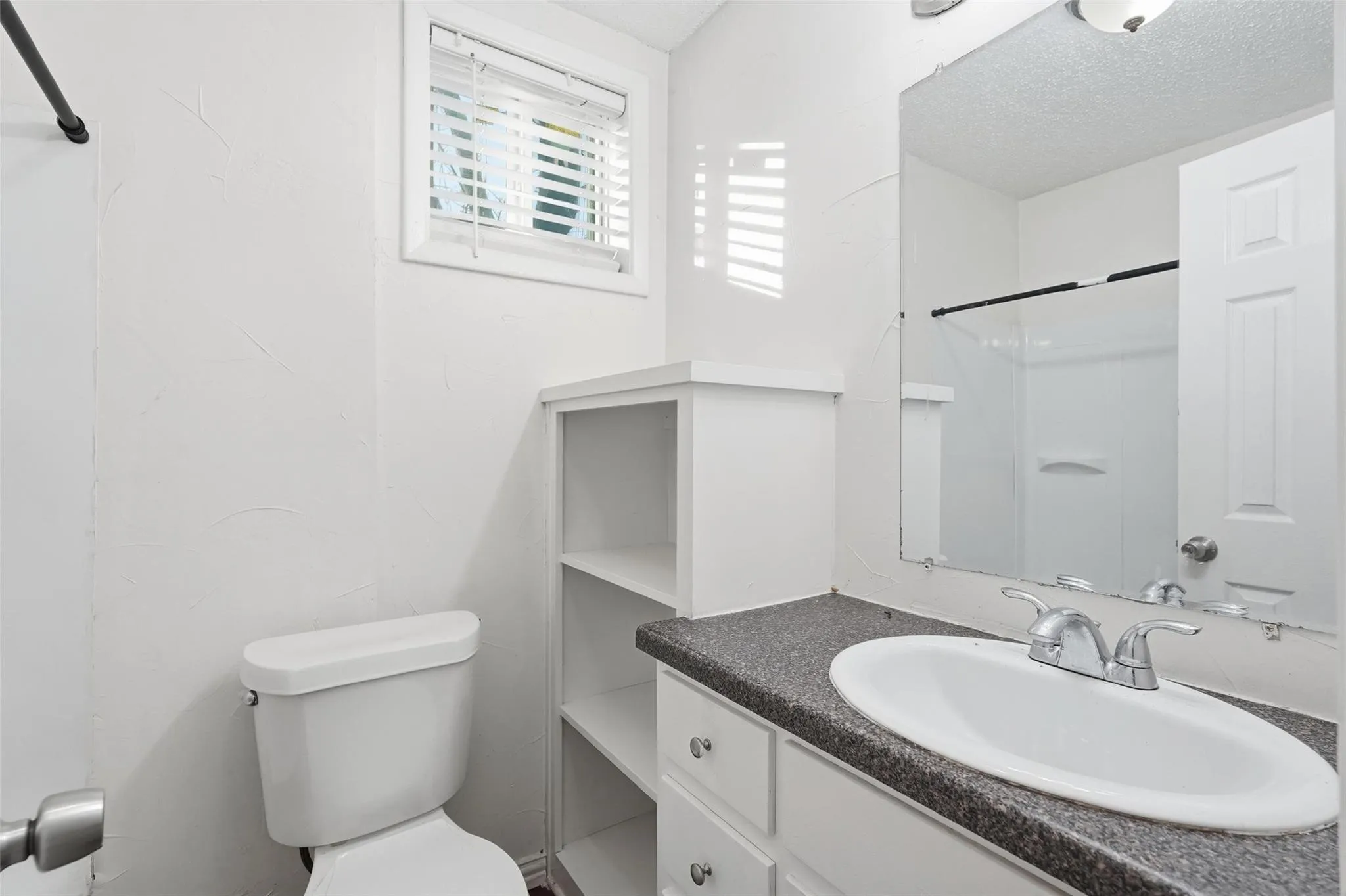 Single Family Residence For Sale in Grayson County , 900 W Morgan Street, Denison, Texas 75020, 2 Bedroom, 1 Bathroom, Garage spaces, 837 Sqft, built in 1920, mls#21365293, Real Estate Agent in Denison, Homes For Sale in Grayson county, Homes For Sale in Denison, Realtor in Denison Texas, Real Estate Brokerage Independent Realty Texas, Luminita Cordes Realtor