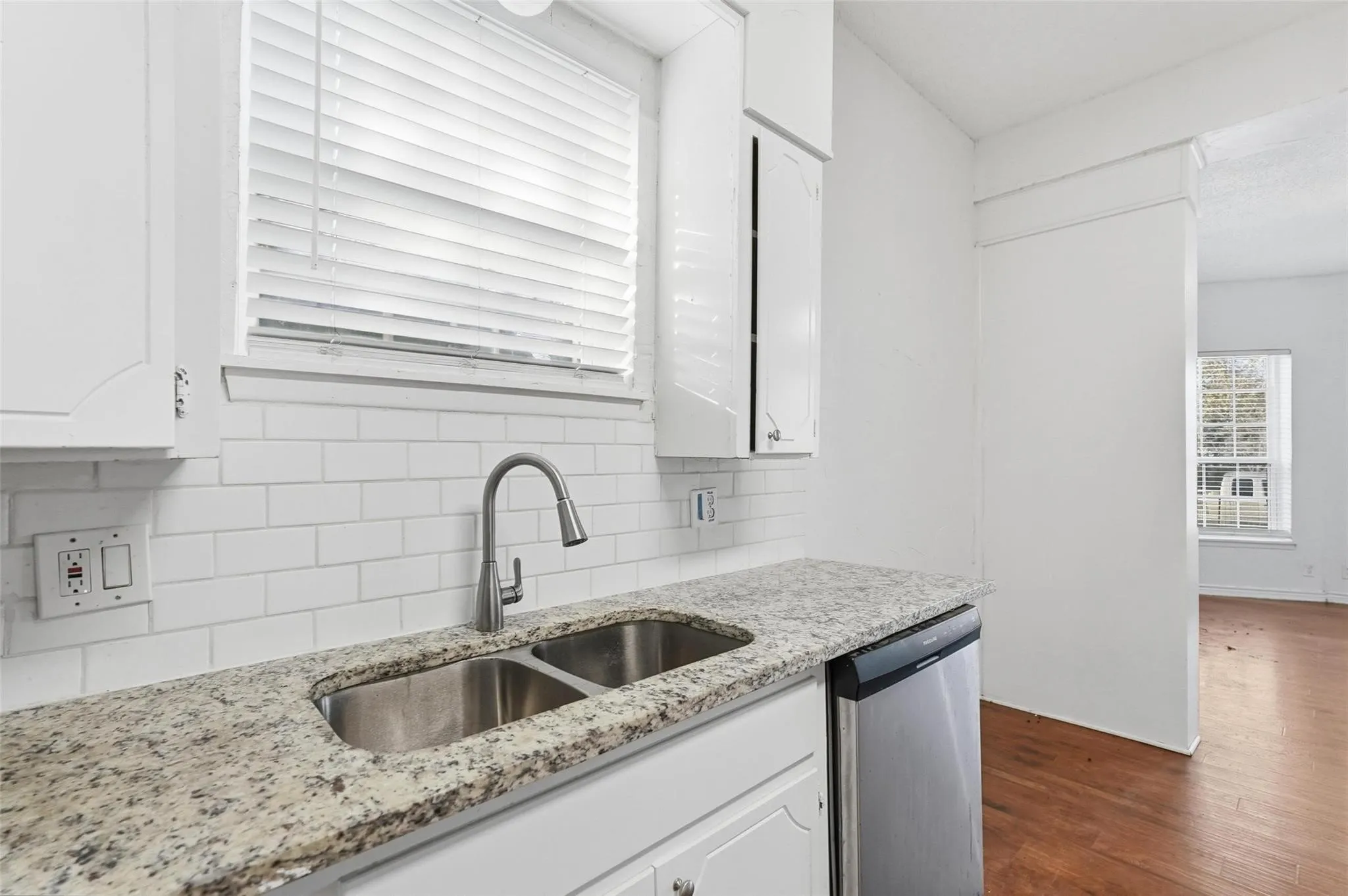 Single Family Residence For Sale in Grayson County , 900 W Morgan Street, Denison, Texas 75020, 2 Bedroom, 1 Bathroom, Garage spaces, 837 Sqft, built in 1920, mls#21365293, Real Estate Agent in Denison, Homes For Sale in Grayson county, Homes For Sale in Denison, Realtor in Denison Texas, Real Estate Brokerage Independent Realty Texas, Luminita Cordes Realtor