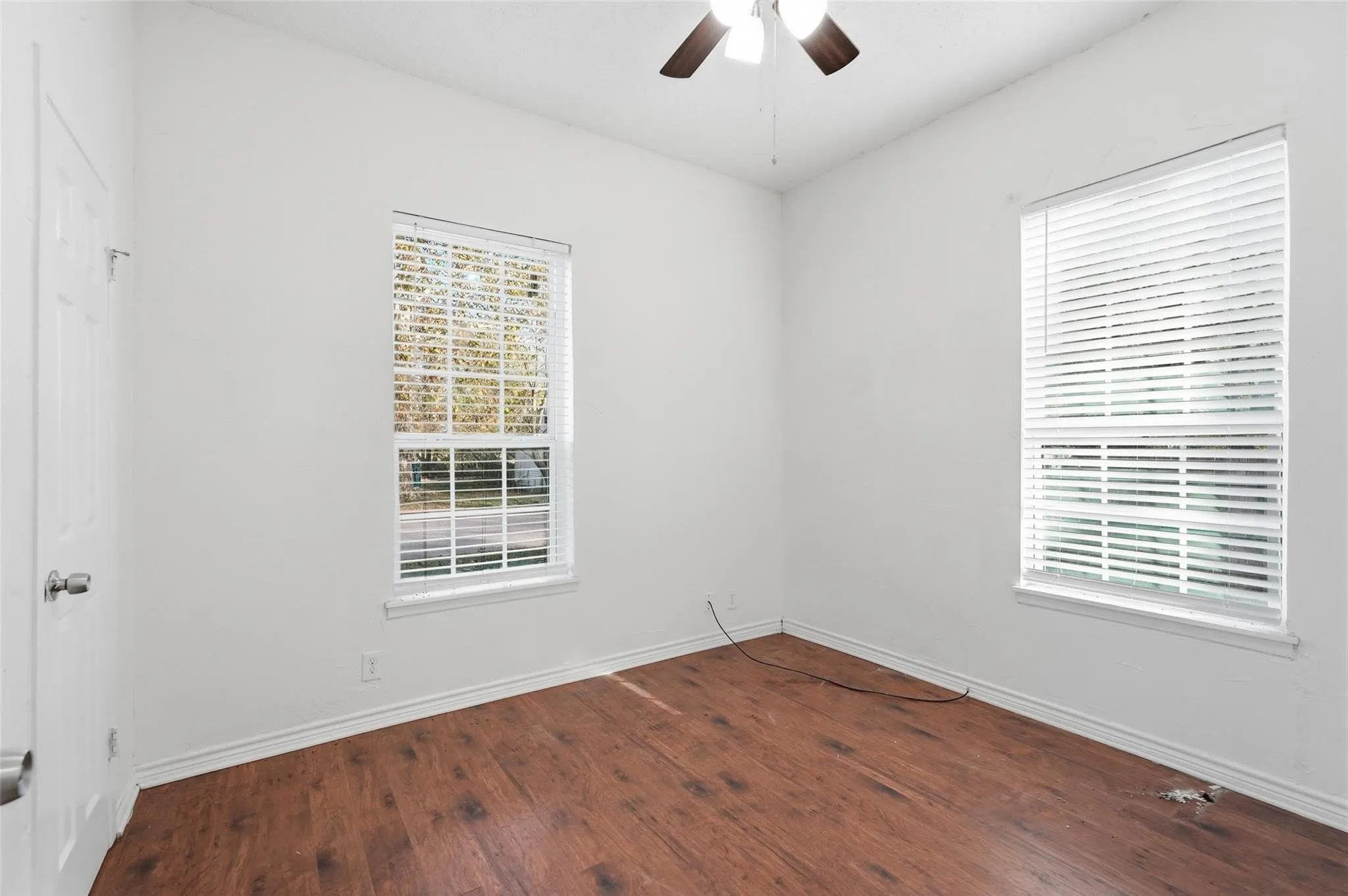 Single Family Residence For Sale in Grayson County , 900 W Morgan Street, Denison, Texas 75020, 2 Bedroom, 1 Bathroom, Garage spaces, 837 Sqft, built in 1920, mls#21365293, Real Estate Agent in Denison, Homes For Sale in Grayson county, Homes For Sale in Denison, Realtor in Denison Texas, Real Estate Brokerage Independent Realty Texas, Luminita Cordes Realtor