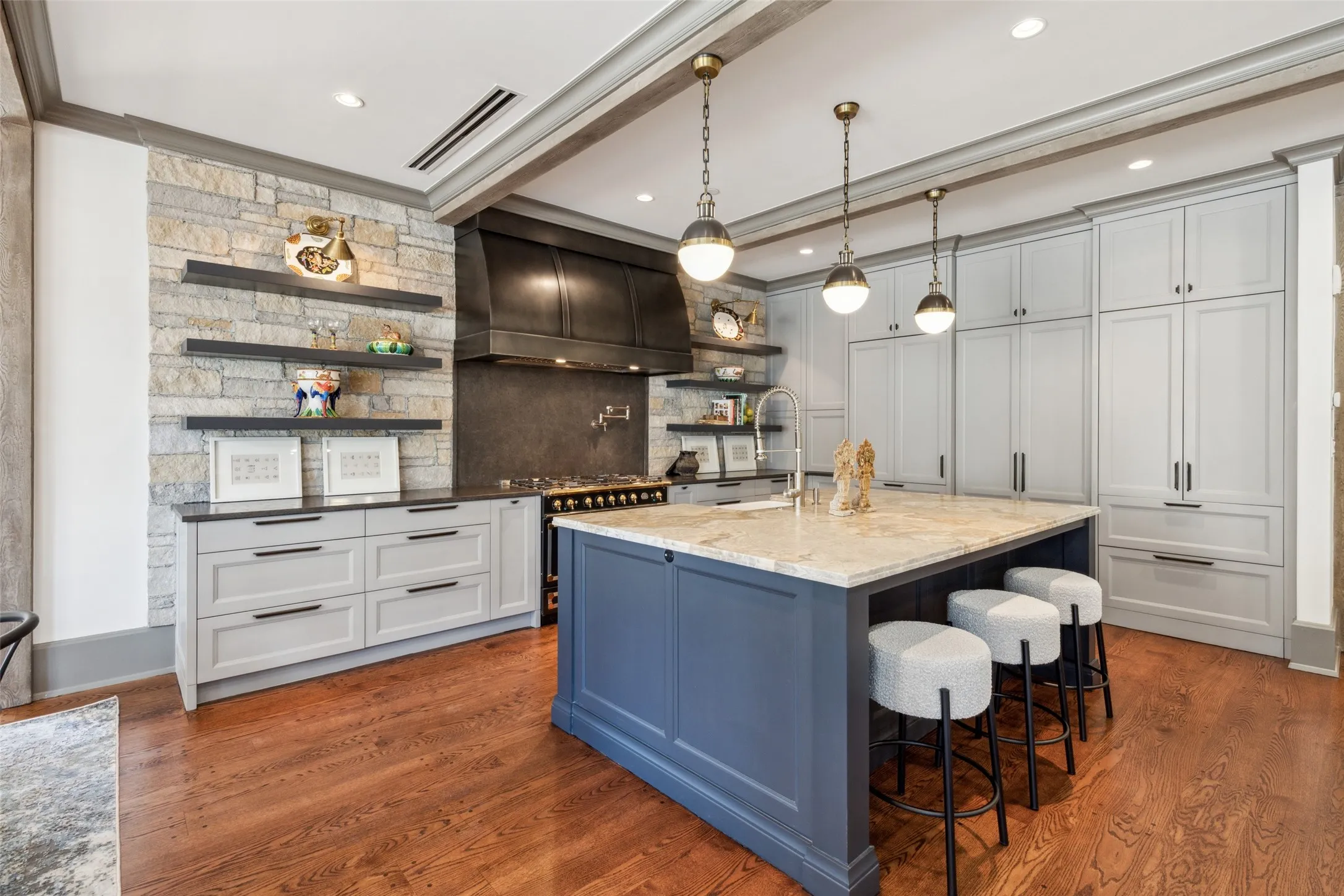 Condominium For Sale in Dallas County , 2300 Wolf Street 3D, Dallas, Texas 75201, 2 Bedroom, 3 Bathroom, 2 Garage spaces, 3,200 Sqft, built in 2014, mls#21367674, Real Estate Agent in Dallas, Homes For Sale in Dallas county, Homes For Sale in Dallas, Realtor in Dallas Texas, Real Estate Brokerage Independent Realty Texas, Luminita Cordes Realtor