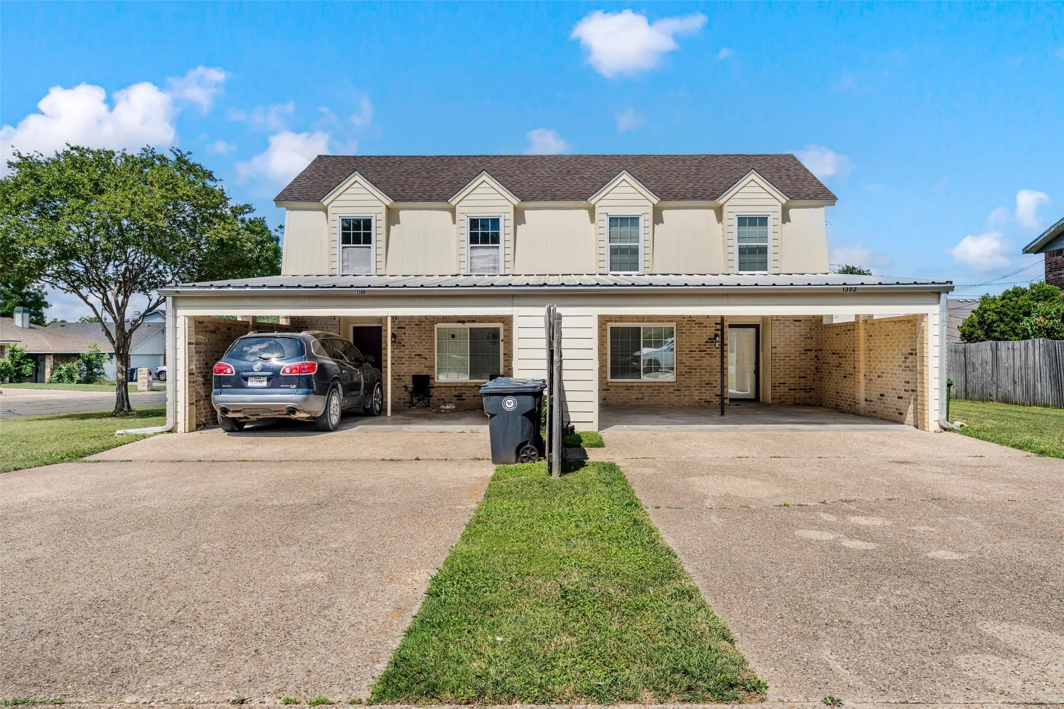 Duplex For Sale in Mc Lennan County , 1300 Chapel Creek Road 1302, Waco, Texas 76712, 6 Bedroom, 4 Bathroom, Garage spaces, 0 Sqft, built in 1982, mls#21363373, Real Estate Agent in Waco, Homes For Sale in Mc Lennan county, Homes For Sale in Waco, Realtor in Waco Texas, Real Estate Brokerage Independent Realty Texas, Luminita Cordes Realtor