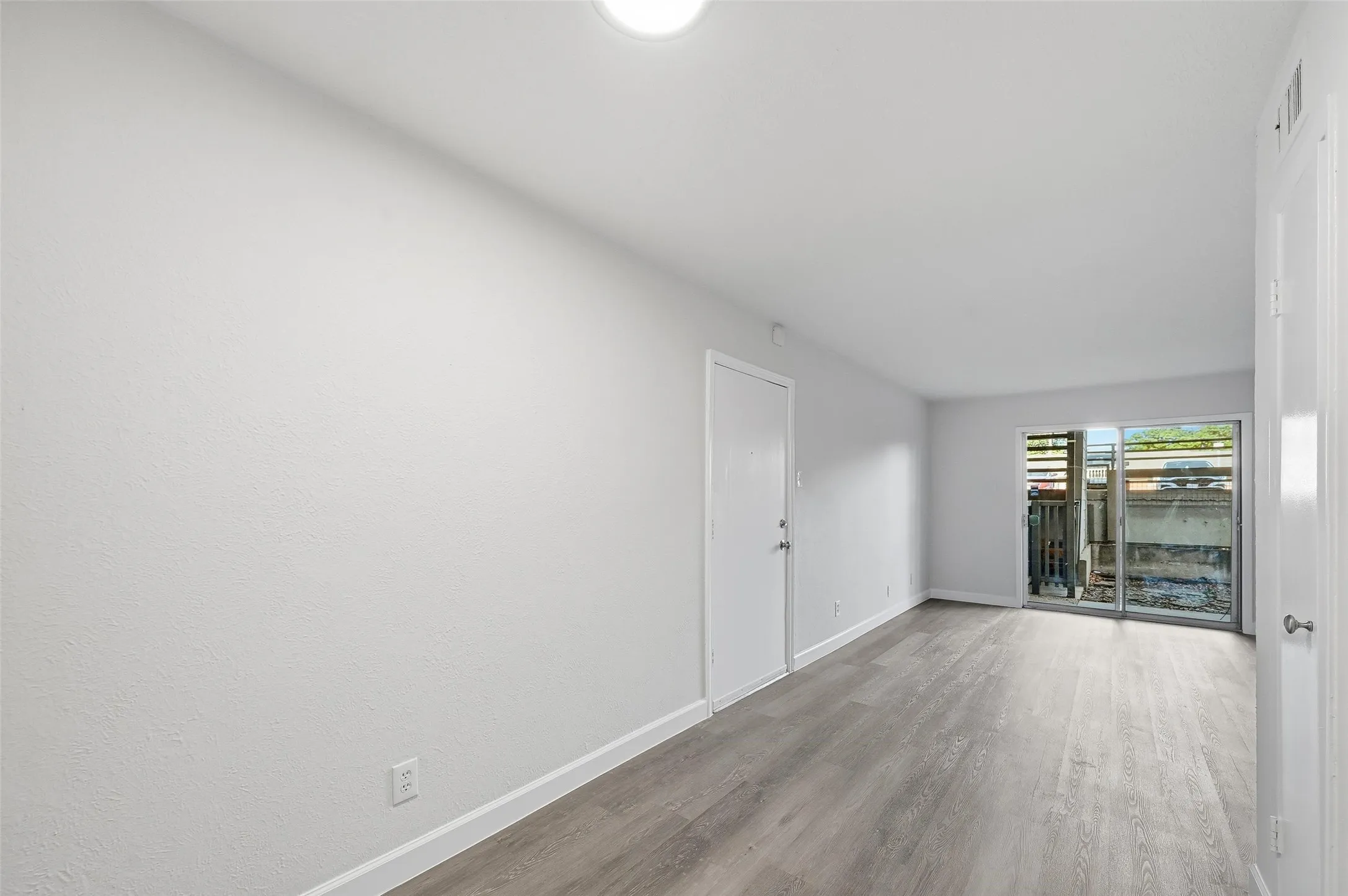 Condominium For Rent in Dallas County , 4859 Cedar Springs Road 136, Dallas, Texas 75219, 1 Bedroom, 1 Bathroom, Garage spaces, 629 Sqft, built in 1970, mls#21367642, Real Estate Agent in Dallas, Homes For Rent in Dallas county, Homes For Rent in Dallas, Realtor in Dallas Texas, Real Estate Brokerage Independent Realty Texas, Luminita Cordes Realtor