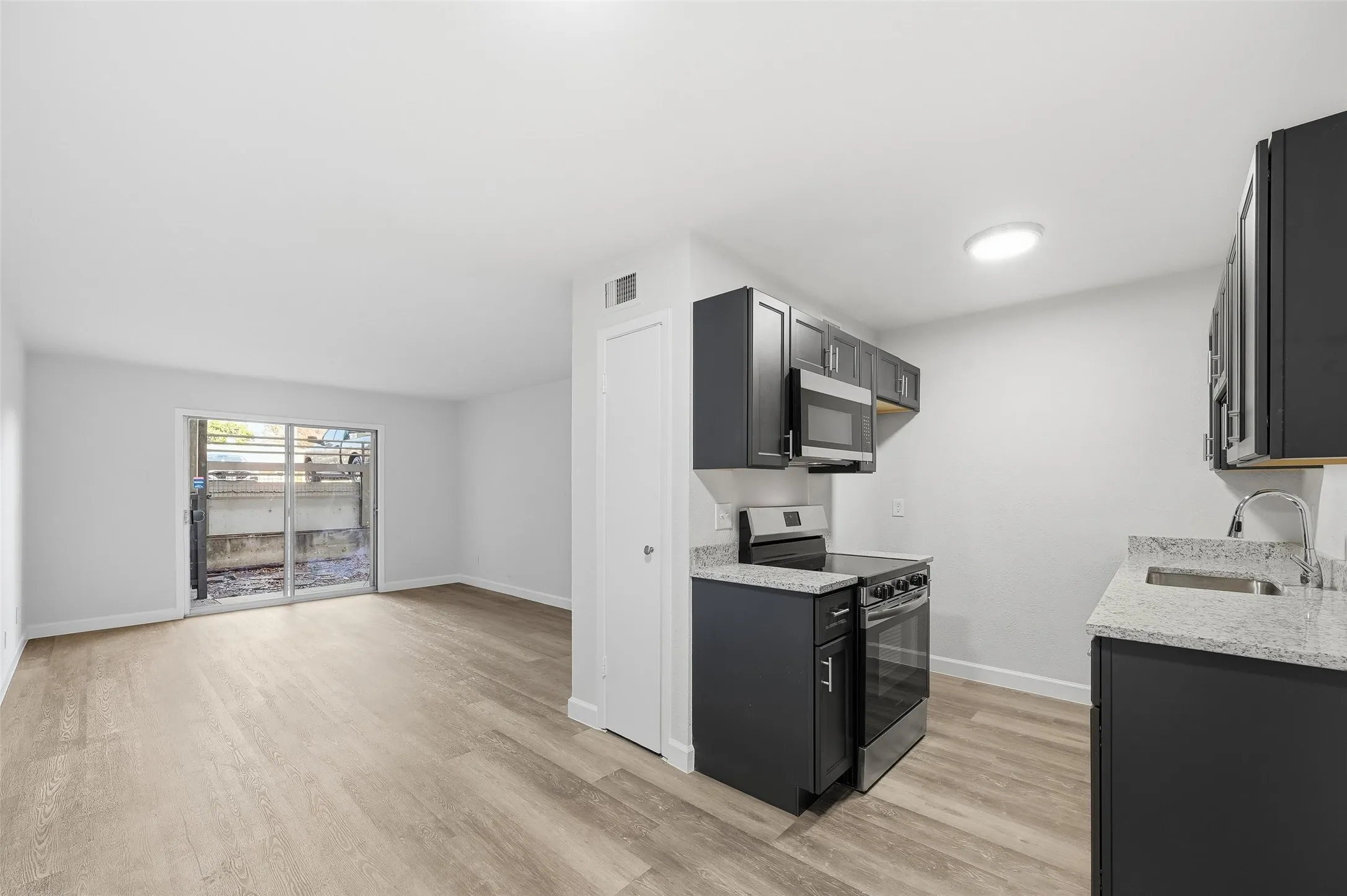 Condominium For Rent in Dallas County , 4859 Cedar Springs Road 136, Dallas, Texas 75219, 1 Bedroom, 1 Bathroom, Garage spaces, 629 Sqft, built in 1970, mls#21367642, Real Estate Agent in Dallas, Homes For Rent in Dallas county, Homes For Rent in Dallas, Realtor in Dallas Texas, Real Estate Brokerage Independent Realty Texas, Luminita Cordes Realtor