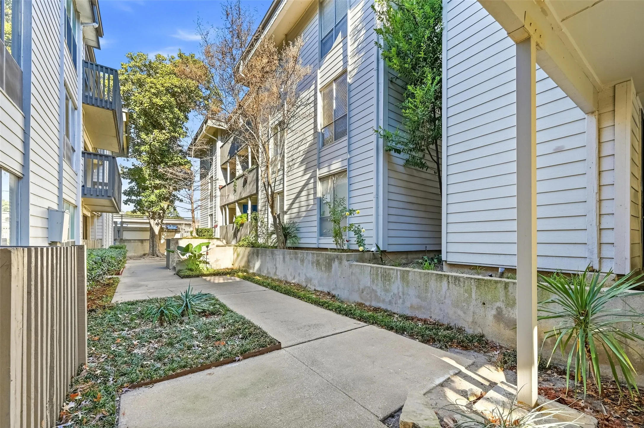 Condominium For Rent in Dallas County , 4859 Cedar Springs Road 136, Dallas, Texas 75219, 1 Bedroom, 1 Bathroom, Garage spaces, 629 Sqft, built in 1970, mls#21367642, Real Estate Agent in Dallas, Homes For Rent in Dallas county, Homes For Rent in Dallas, Realtor in Dallas Texas, Real Estate Brokerage Independent Realty Texas, Luminita Cordes Realtor