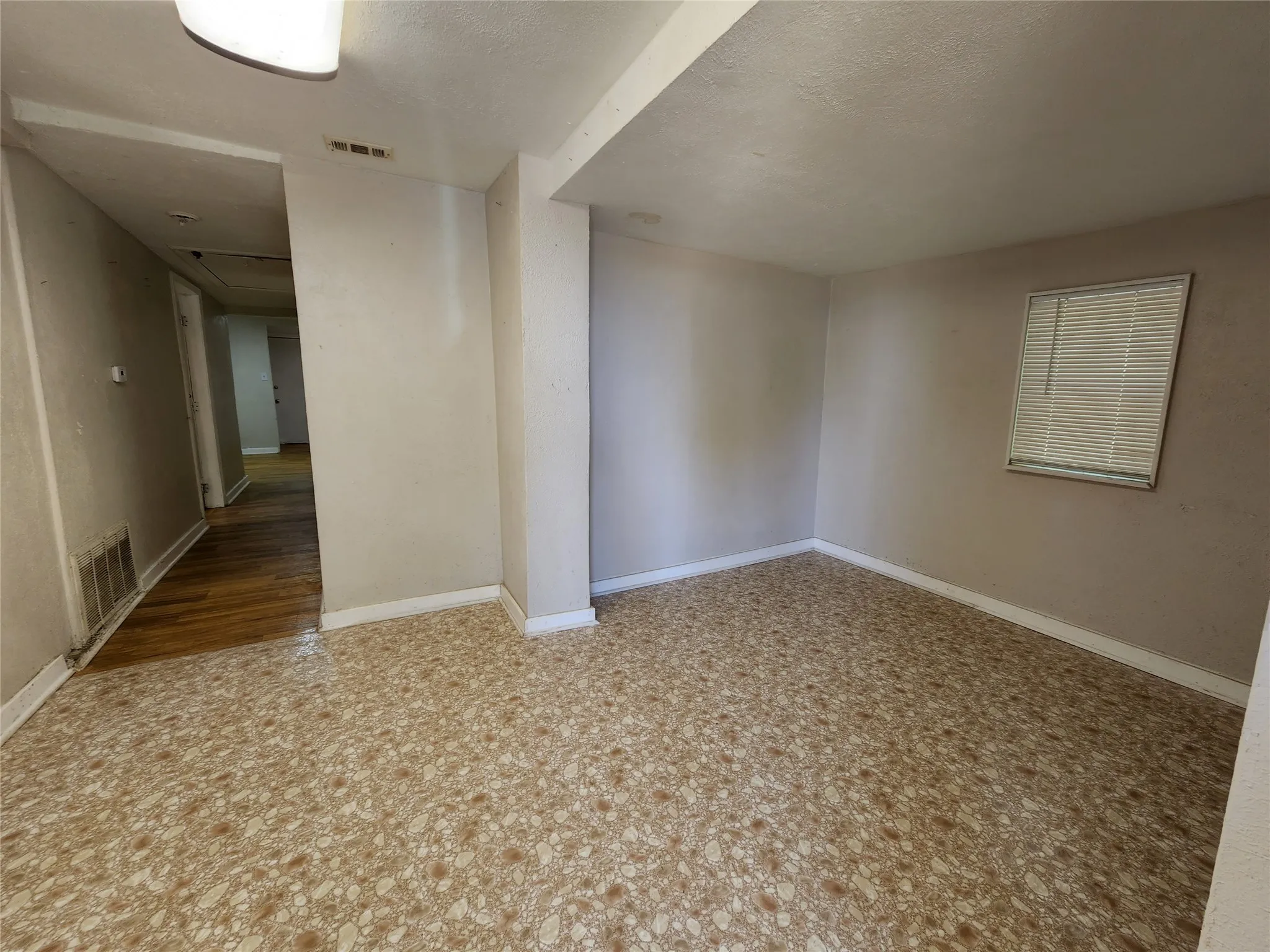 Single Family Residence For Rent in Denton County , 508 Acme Street, Denton, Texas 76205, 3 Bedroom, 1 Bathroom, Garage spaces, 1,072 Sqft, built in 1940, mls#21367680, Real Estate Agent in Denton, Homes For Rent in Denton county, Homes For Rent in Denton, Realtor in Denton Texas, Real Estate Brokerage Independent Realty Texas, Luminita Cordes Realtor