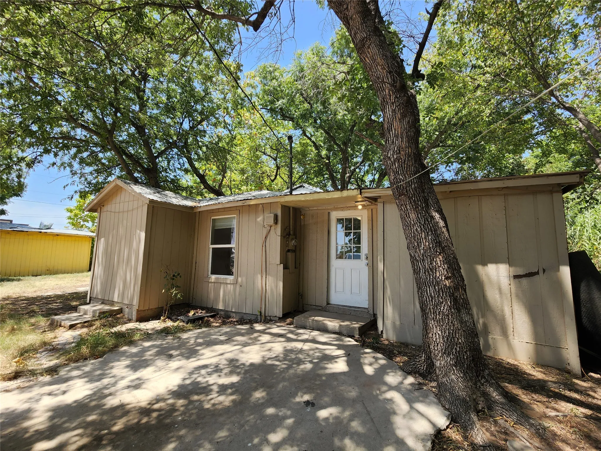 Single Family Residence For Rent in Denton County , 508 Acme Street, Denton, Texas 76205, 3 Bedroom, 1 Bathroom, Garage spaces, 1,072 Sqft, built in 1940, mls#21367680, Real Estate Agent in Denton, Homes For Rent in Denton county, Homes For Rent in Denton, Realtor in Denton Texas, Real Estate Brokerage Independent Realty Texas, Luminita Cordes Realtor
