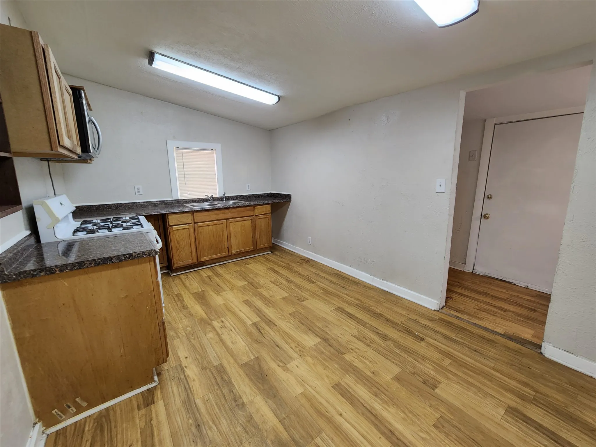 Single Family Residence For Rent in Denton County , 508 Acme Street, Denton, Texas 76205, 3 Bedroom, 1 Bathroom, Garage spaces, 1,072 Sqft, built in 1940, mls#21367680, Real Estate Agent in Denton, Homes For Rent in Denton county, Homes For Rent in Denton, Realtor in Denton Texas, Real Estate Brokerage Independent Realty Texas, Luminita Cordes Realtor