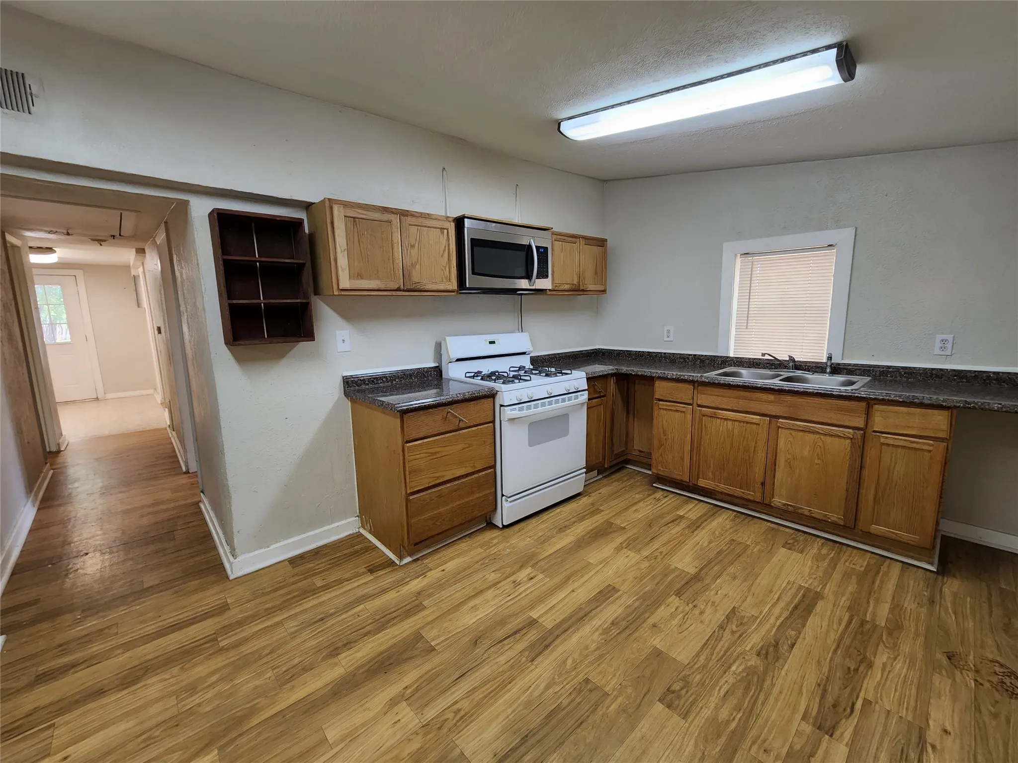 Single Family Residence For Rent in Denton County , 508 Acme Street, Denton, Texas 76205, 3 Bedroom, 1 Bathroom, Garage spaces, 1,072 Sqft, built in 1940, mls#21367680, Real Estate Agent in Denton, Homes For Rent in Denton county, Homes For Rent in Denton, Realtor in Denton Texas, Real Estate Brokerage Independent Realty Texas, Luminita Cordes Realtor