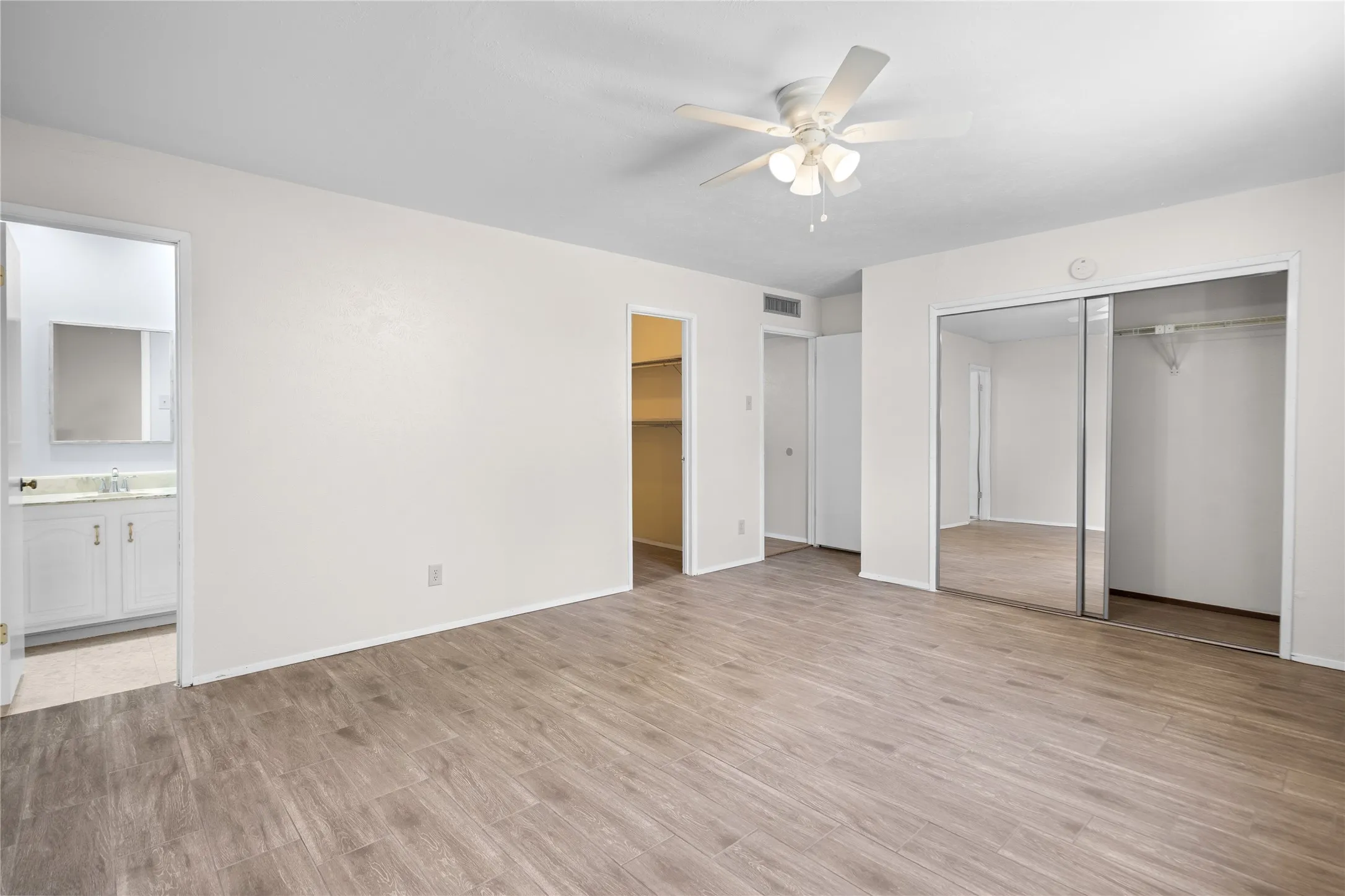 Single Family Residence For Rent in Dallas County , 2801 Clover Valley Drive, Garland, Texas 75043, 3 Bedroom, 2 Bathroom, 2 Garage spaces, 1,695 Sqft, built in 1974, mls#21367656, Real Estate Agent in Garland, Homes For Rent in Dallas county, Homes For Rent in Garland, Realtor in Garland Texas, Real Estate Brokerage Independent Realty Texas, Luminita Cordes Realtor