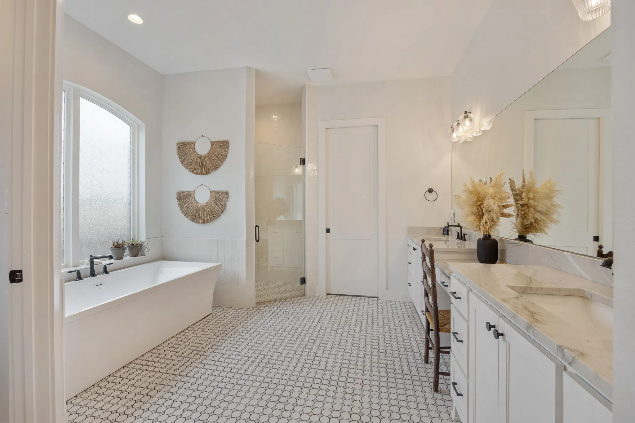 Single Family Residence For Sale in Smith County , 9261 Caddo Ridge Cove, Tyler, Texas 75703, 5 Bedroom, 4 Bathroom, 3 Garage spaces, 3,899 Sqft, built in 2022, mls#21367693, Real Estate Agent in Tyler, Homes For Sale in Smith county, Homes For Sale in Tyler, Realtor in Tyler Texas, Real Estate Brokerage Independent Realty Texas, Luminita Cordes Realtor