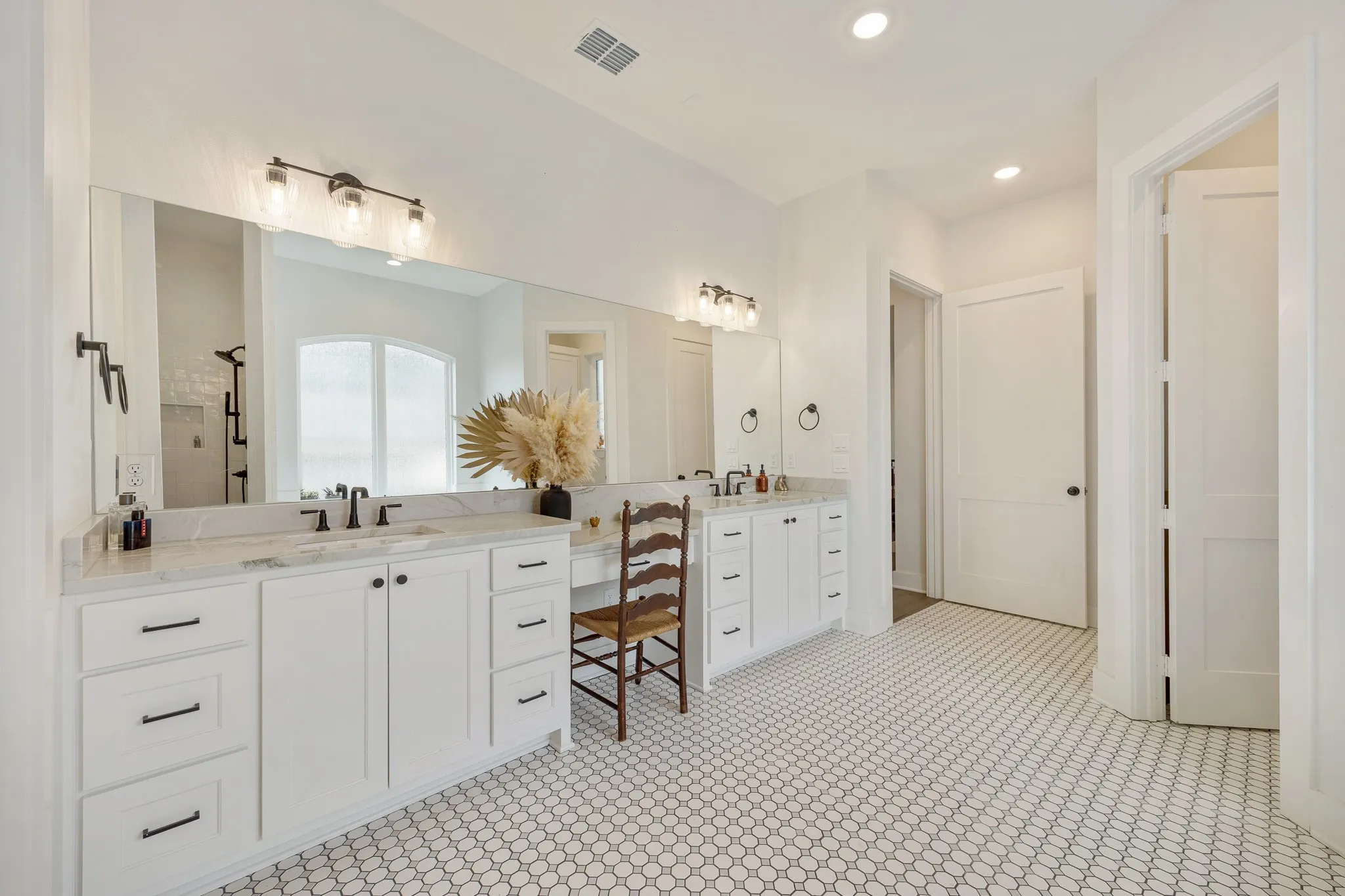 Single Family Residence For Sale in Smith County , 9261 Caddo Ridge Cove, Tyler, Texas 75703, 5 Bedroom, 4 Bathroom, 3 Garage spaces, 3,899 Sqft, built in 2022, mls#21367693, Real Estate Agent in Tyler, Homes For Sale in Smith county, Homes For Sale in Tyler, Realtor in Tyler Texas, Real Estate Brokerage Independent Realty Texas, Luminita Cordes Realtor