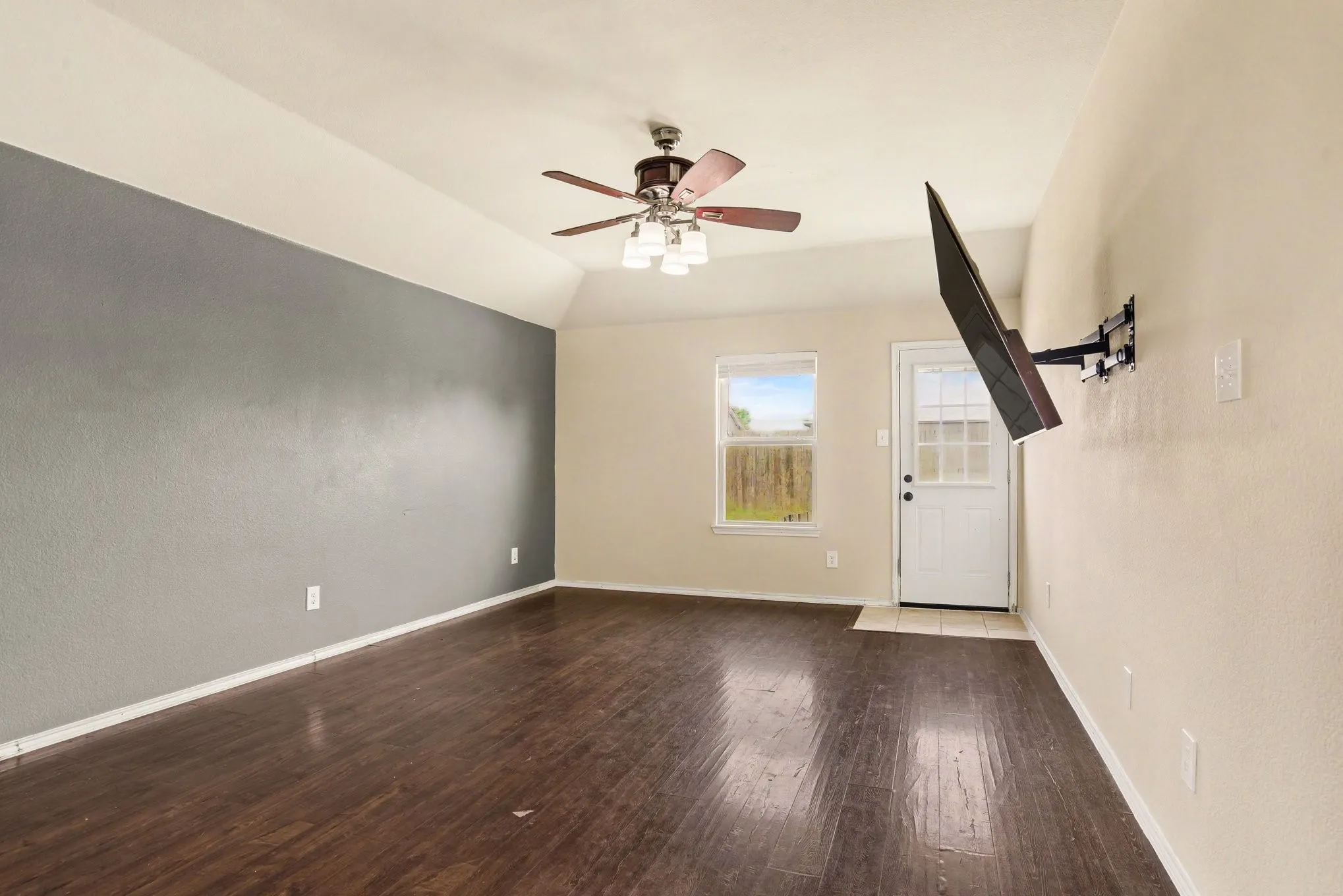 Single Family Residence For Sale in Collin County , 502 Plum Drive, Josephine, Texas 75173, 4 Bedroom, 2 Bathroom, 2 Garage spaces, 1,681 Sqft, built in 2016, mls#21362143, Real Estate Agent in Josephine, Homes For Sale in Collin county, Homes For Sale in Josephine, Realtor in Josephine Texas, Real Estate Brokerage Independent Realty Texas, Luminita Cordes Realtor