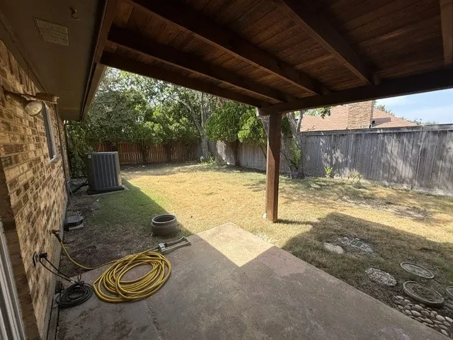 Single Family Residence For Rent in Denton County , 2211 Placid Drive, Carrollton, Texas 75007, 3 Bedroom, 2 Bathroom, 2 Garage spaces, 1,728 Sqft, built in 1978, mls#21367698, Real Estate Agent in Carrollton, Homes For Rent in Denton county, Homes For Rent in Carrollton, Realtor in Carrollton Texas, Real Estate Brokerage Independent Realty Texas, Luminita Cordes Realtor
