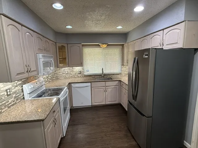 Single Family Residence For Rent in Denton County , 2211 Placid Drive, Carrollton, Texas 75007, 3 Bedroom, 2 Bathroom, 2 Garage spaces, 1,728 Sqft, built in 1978, mls#21367698, Real Estate Agent in Carrollton, Homes For Rent in Denton county, Homes For Rent in Carrollton, Realtor in Carrollton Texas, Real Estate Brokerage Independent Realty Texas, Luminita Cordes Realtor