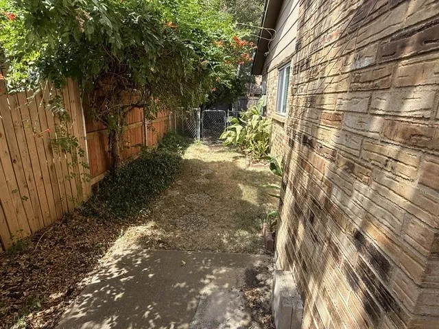 Single Family Residence For Rent in Denton County , 2211 Placid Drive, Carrollton, Texas 75007, 3 Bedroom, 2 Bathroom, 2 Garage spaces, 1,728 Sqft, built in 1978, mls#21367698, Real Estate Agent in Carrollton, Homes For Rent in Denton county, Homes For Rent in Carrollton, Realtor in Carrollton Texas, Real Estate Brokerage Independent Realty Texas, Luminita Cordes Realtor