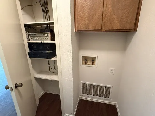 Single Family Residence For Rent in Denton County , 2211 Placid Drive, Carrollton, Texas 75007, 3 Bedroom, 2 Bathroom, 2 Garage spaces, 1,728 Sqft, built in 1978, mls#21367698, Real Estate Agent in Carrollton, Homes For Rent in Denton county, Homes For Rent in Carrollton, Realtor in Carrollton Texas, Real Estate Brokerage Independent Realty Texas, Luminita Cordes Realtor