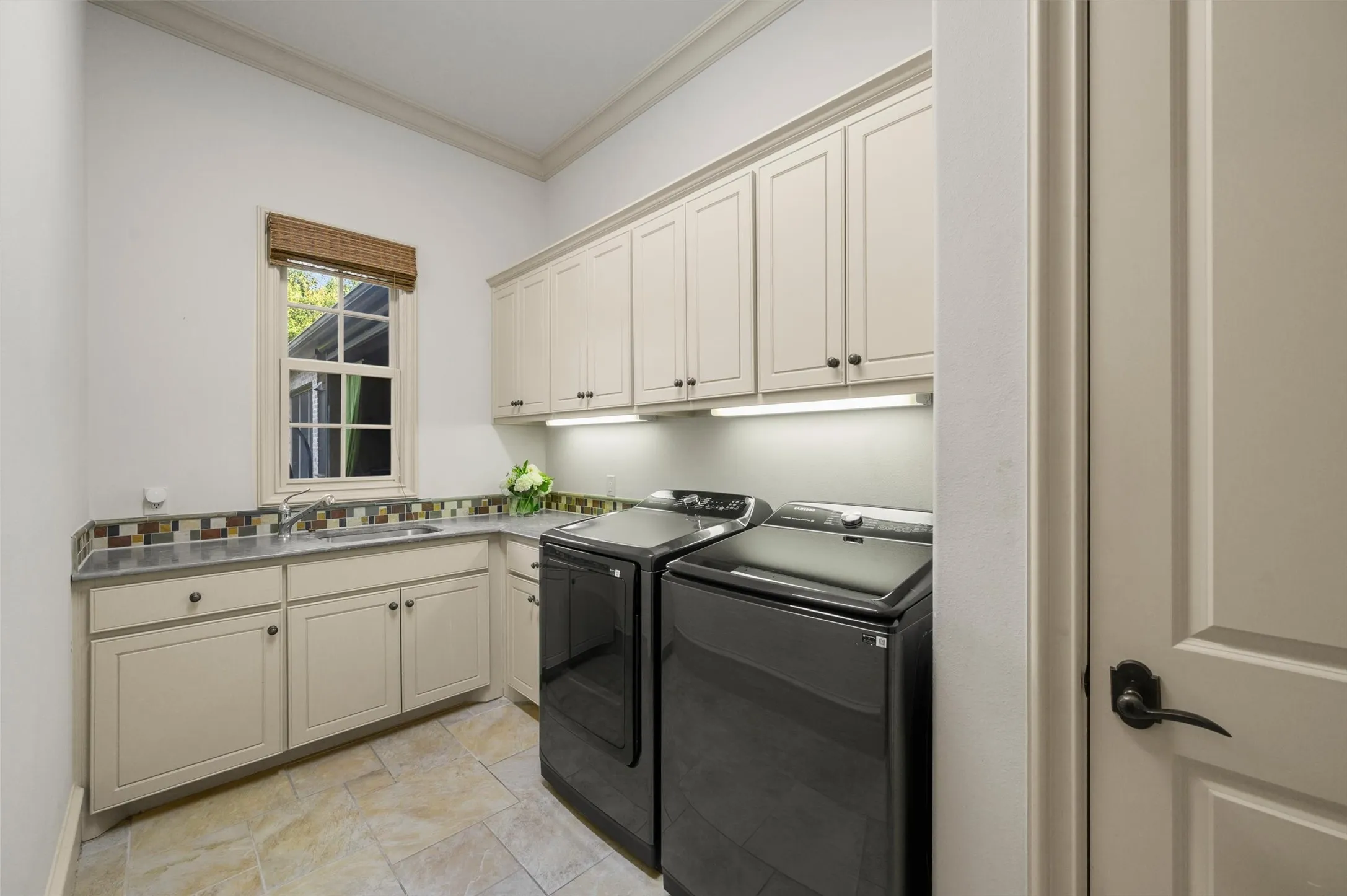 Single Family Residence For Sale in Dallas County , 6043 Meadow Road, Dallas, Texas 75230, 5 Bedroom, 6 Bathroom, 3 Garage spaces, 6,482 Sqft, built in 2008, mls#21317444, Real Estate Agent in Dallas, Homes For Sale in Dallas county, Homes For Sale in Dallas, Realtor in Dallas Texas, Real Estate Brokerage Independent Realty Texas, Luminita Cordes Realtor