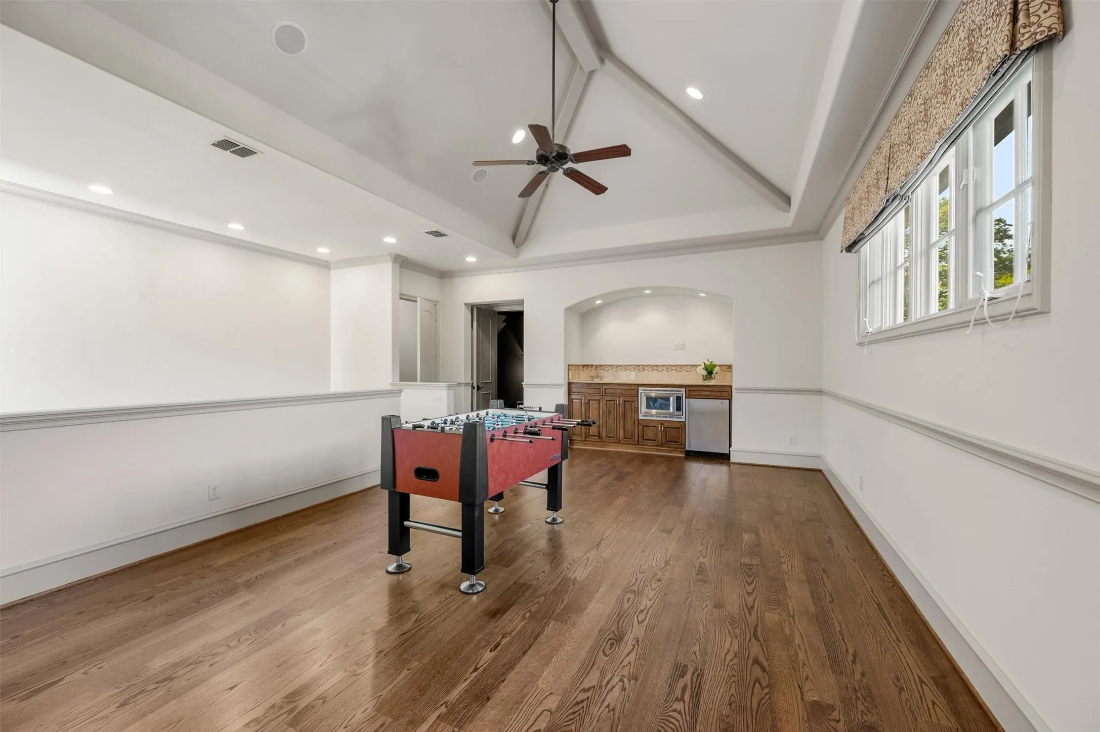 Single Family Residence For Sale in Dallas County , 6043 Meadow Road, Dallas, Texas 75230, 5 Bedroom, 6 Bathroom, 3 Garage spaces, 6,482 Sqft, built in 2008, mls#21317444, Real Estate Agent in Dallas, Homes For Sale in Dallas county, Homes For Sale in Dallas, Realtor in Dallas Texas, Real Estate Brokerage Independent Realty Texas, Luminita Cordes Realtor