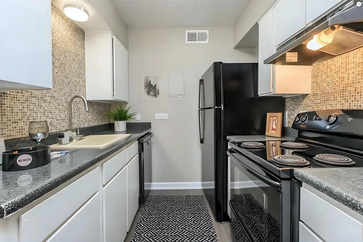 $500.00 off first month rent