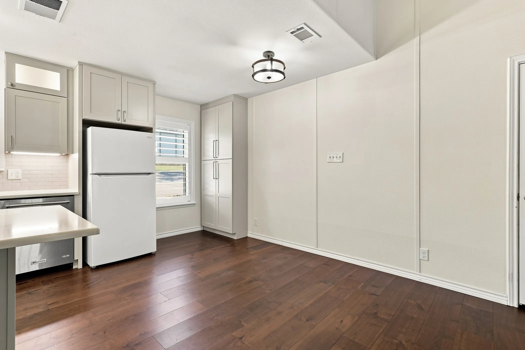 Single Family Residence For Sale in Smith County , 21121 County Road 1291, Flint, Texas 75762, 3 Bedroom, 2 Bathroom, 2 Garage spaces, 1,517 Sqft, built in 1973, mls#21367709, Real Estate Agent in Flint, Homes For Sale in Smith county, Homes For Sale in Flint, Realtor in Flint Texas, Real Estate Brokerage Independent Realty Texas, Luminita Cordes Realtor