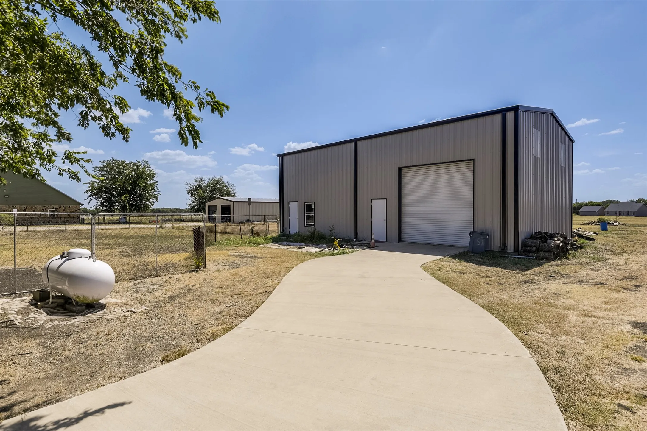 Single Family Residence For Sale in Ellis County , 401 Carter Road, Italy, Texas 76651, 3 Bedroom, 2 Bathroom, 2 Garage spaces, 2,336 Sqft, built in 2021, mls#21367504, Real Estate Agent in Italy, Homes For Sale in Ellis county, Homes For Sale in Italy, Realtor in Italy Texas, Real Estate Brokerage Independent Realty Texas, Luminita Cordes Realtor