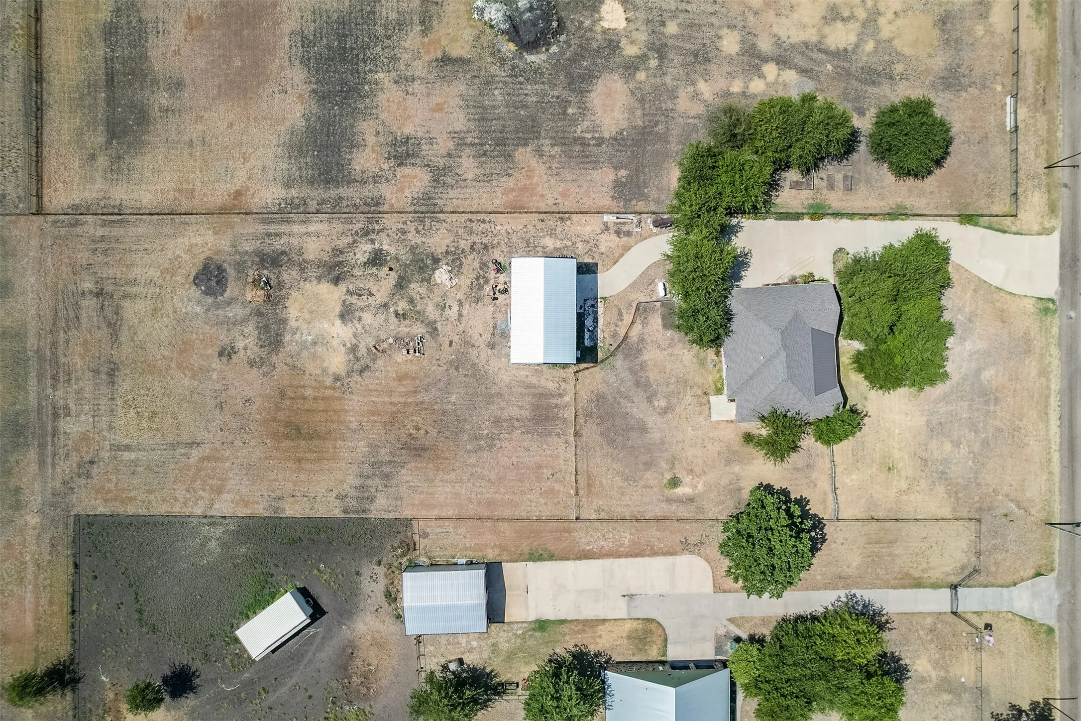 Single Family Residence For Sale in Ellis County , 401 Carter Road, Italy, Texas 76651, 3 Bedroom, 2 Bathroom, 2 Garage spaces, 2,336 Sqft, built in 2021, mls#21367504, Real Estate Agent in Italy, Homes For Sale in Ellis county, Homes For Sale in Italy, Realtor in Italy Texas, Real Estate Brokerage Independent Realty Texas, Luminita Cordes Realtor